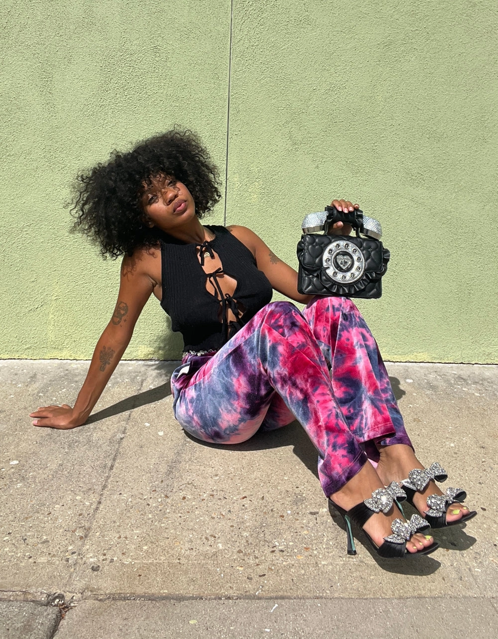 KITSCH RUFFLE PHONE BAG BLACK