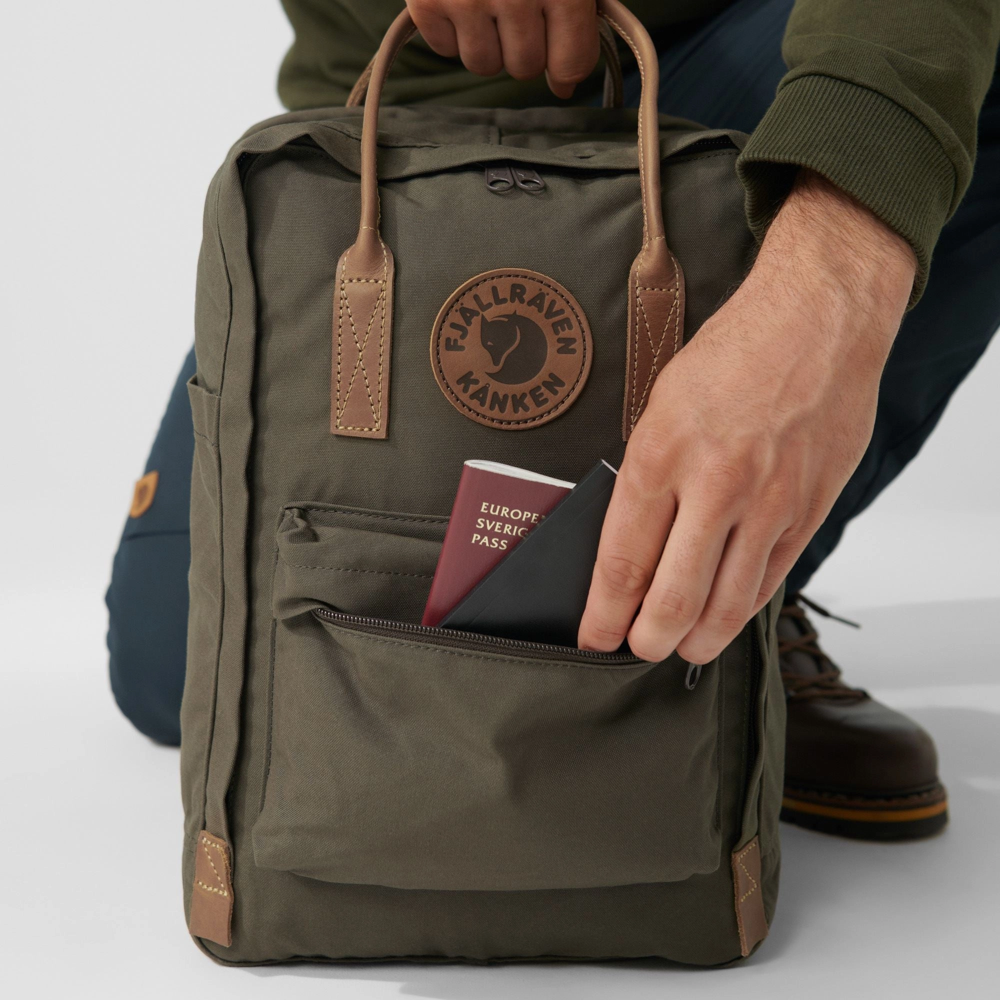 KNKEN NO. 2 LAPTOP 15" // Dark Olive