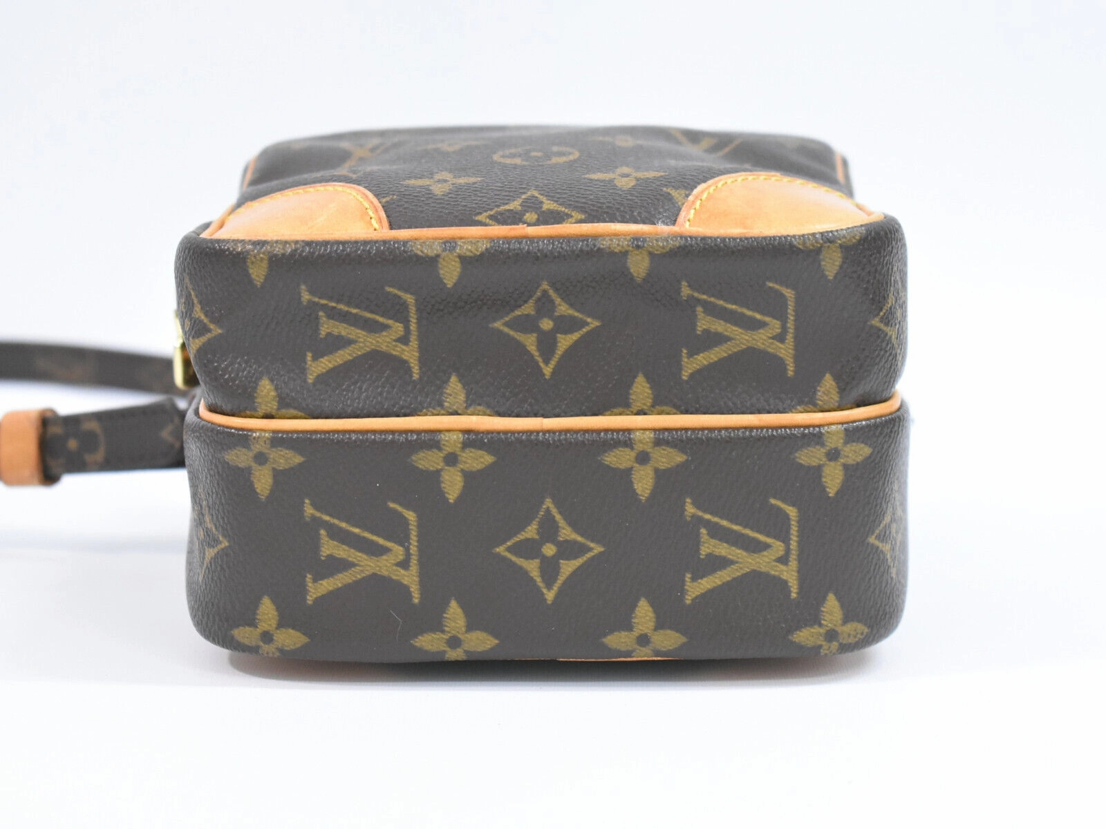 Louis Vuitton Amazon  Canvas Shoulder Bag ()