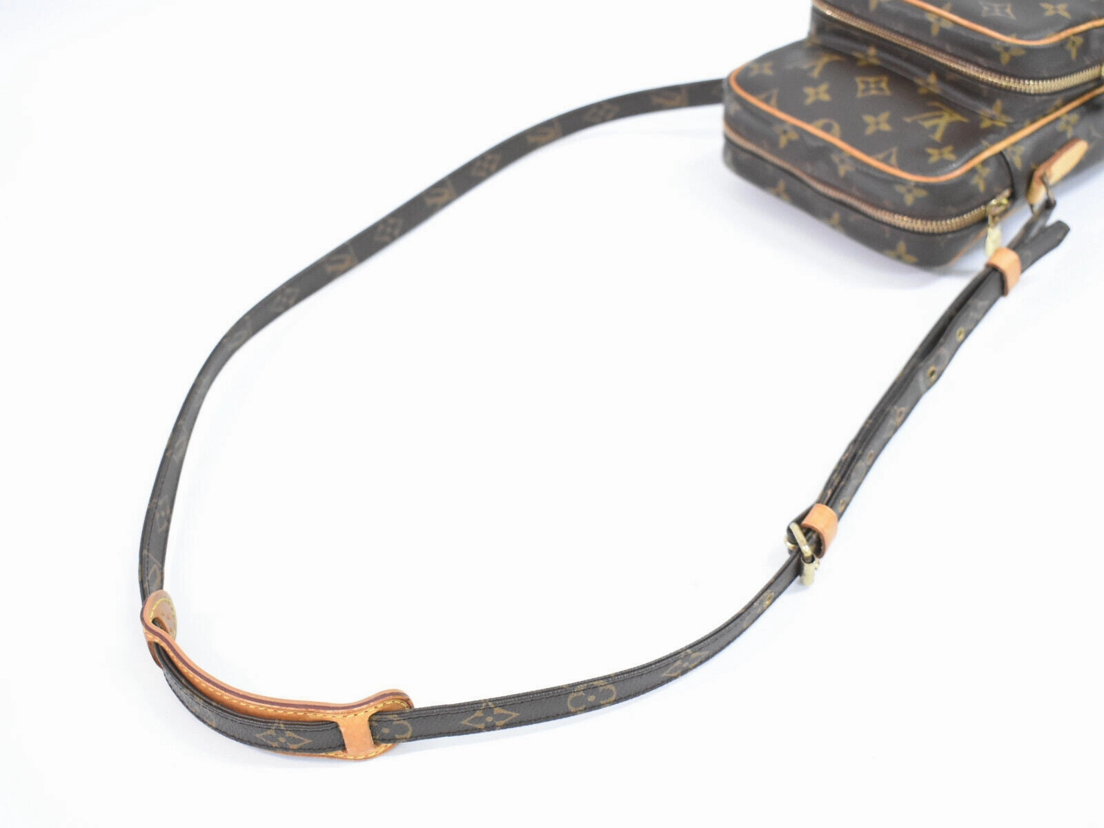Louis Vuitton Amazon  Canvas Shoulder Bag ()