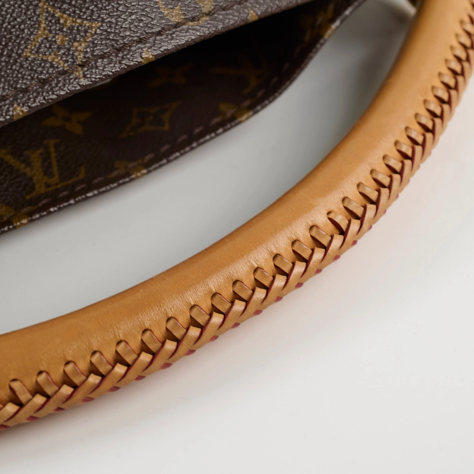 Louis Vuitton Artsy MM Monogram