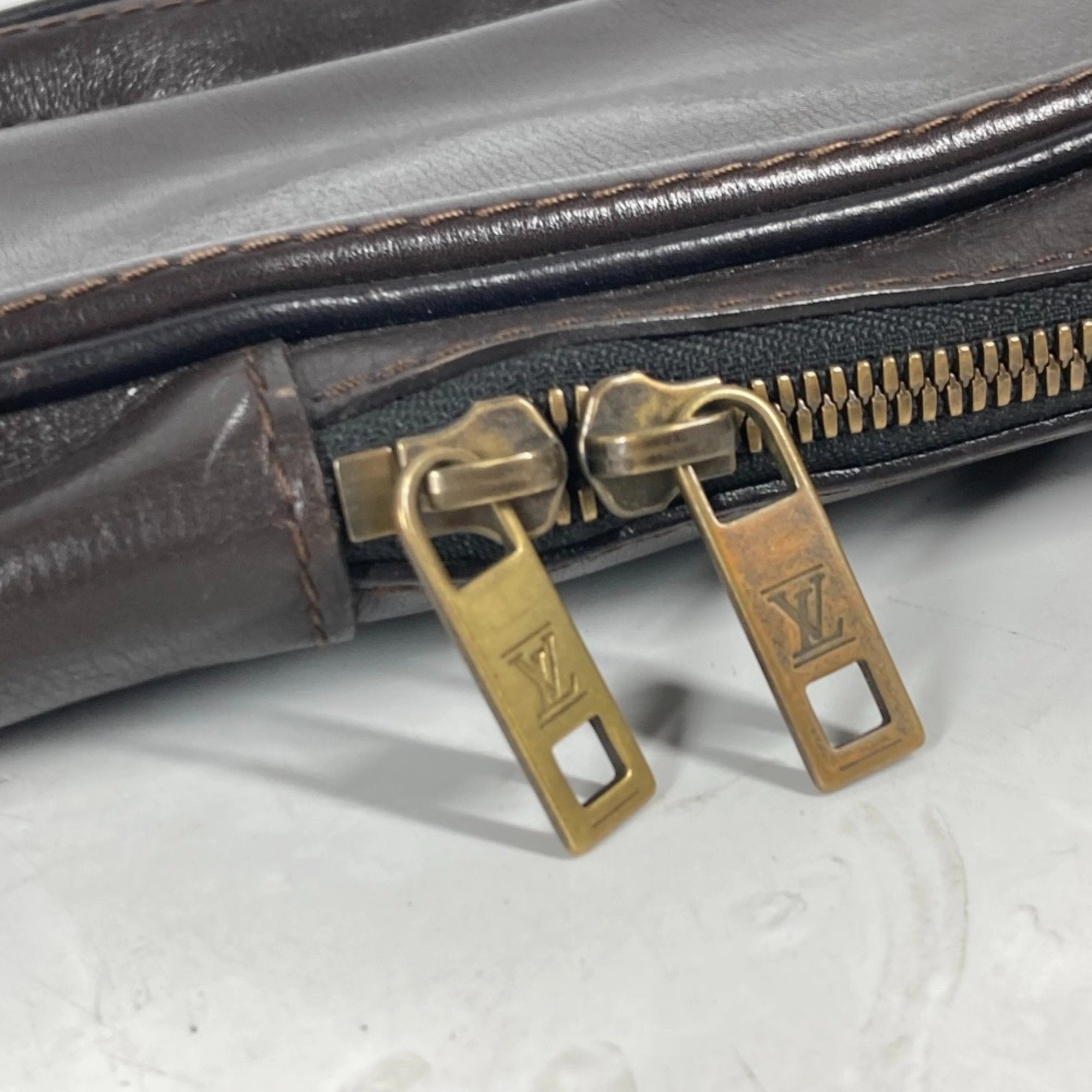 Louis Vuitton Coffee Utah Leather Handbag Sling Bag (Pre-Owned)