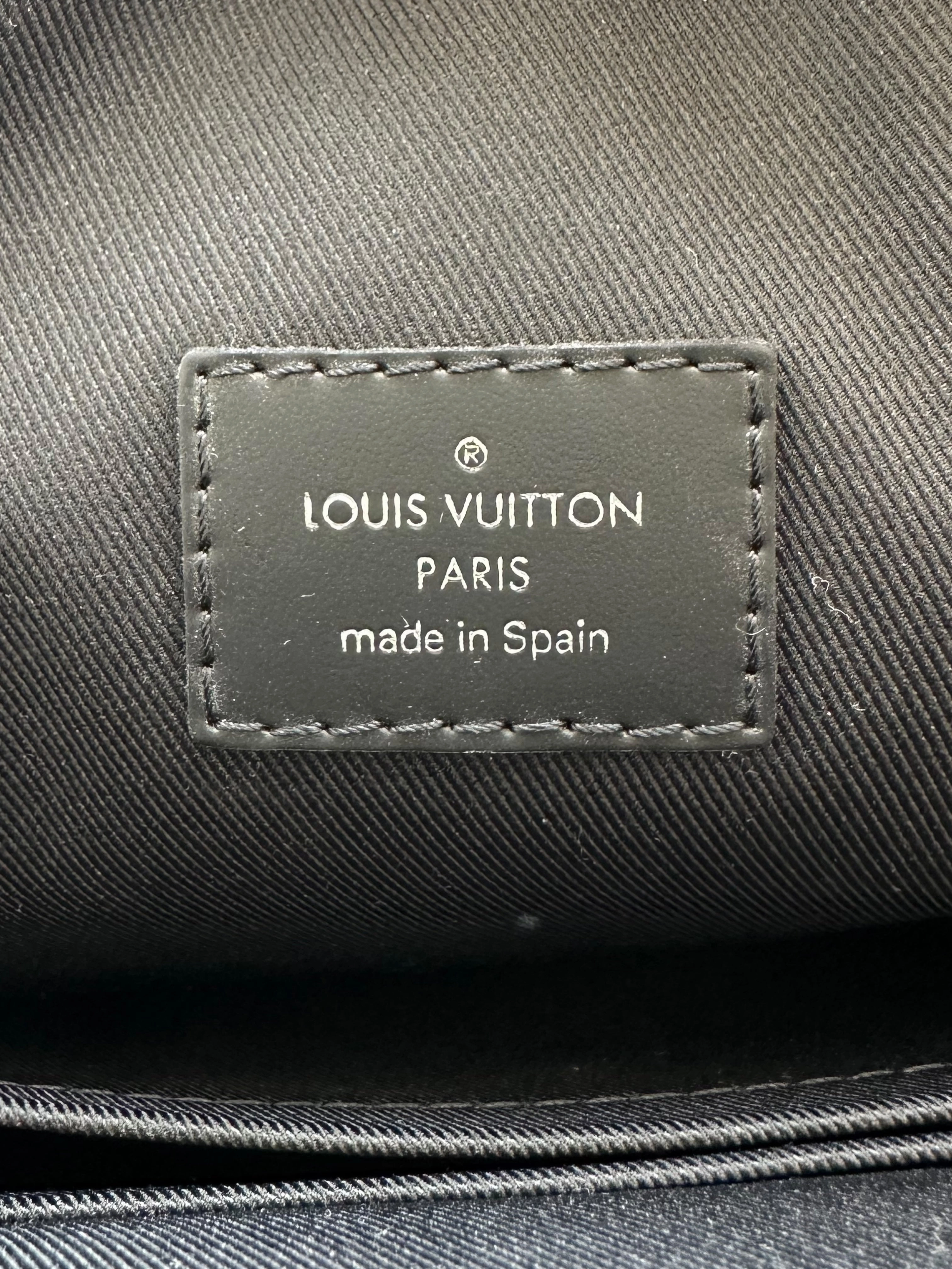Louis Vuitton Damier Graphite Daytona Messenger Bag