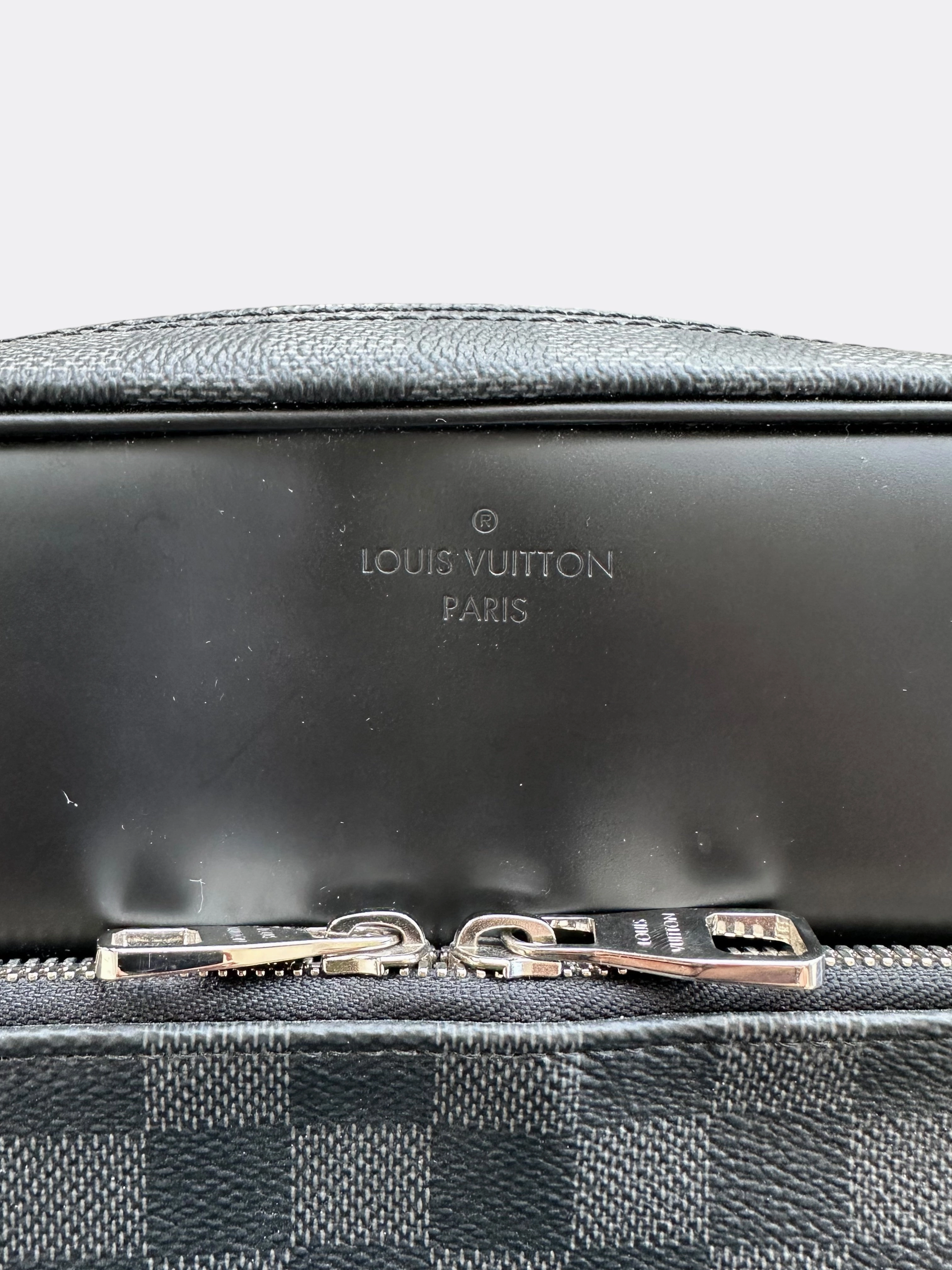 Louis Vuitton Damier Graphite Daytona Messenger Bag