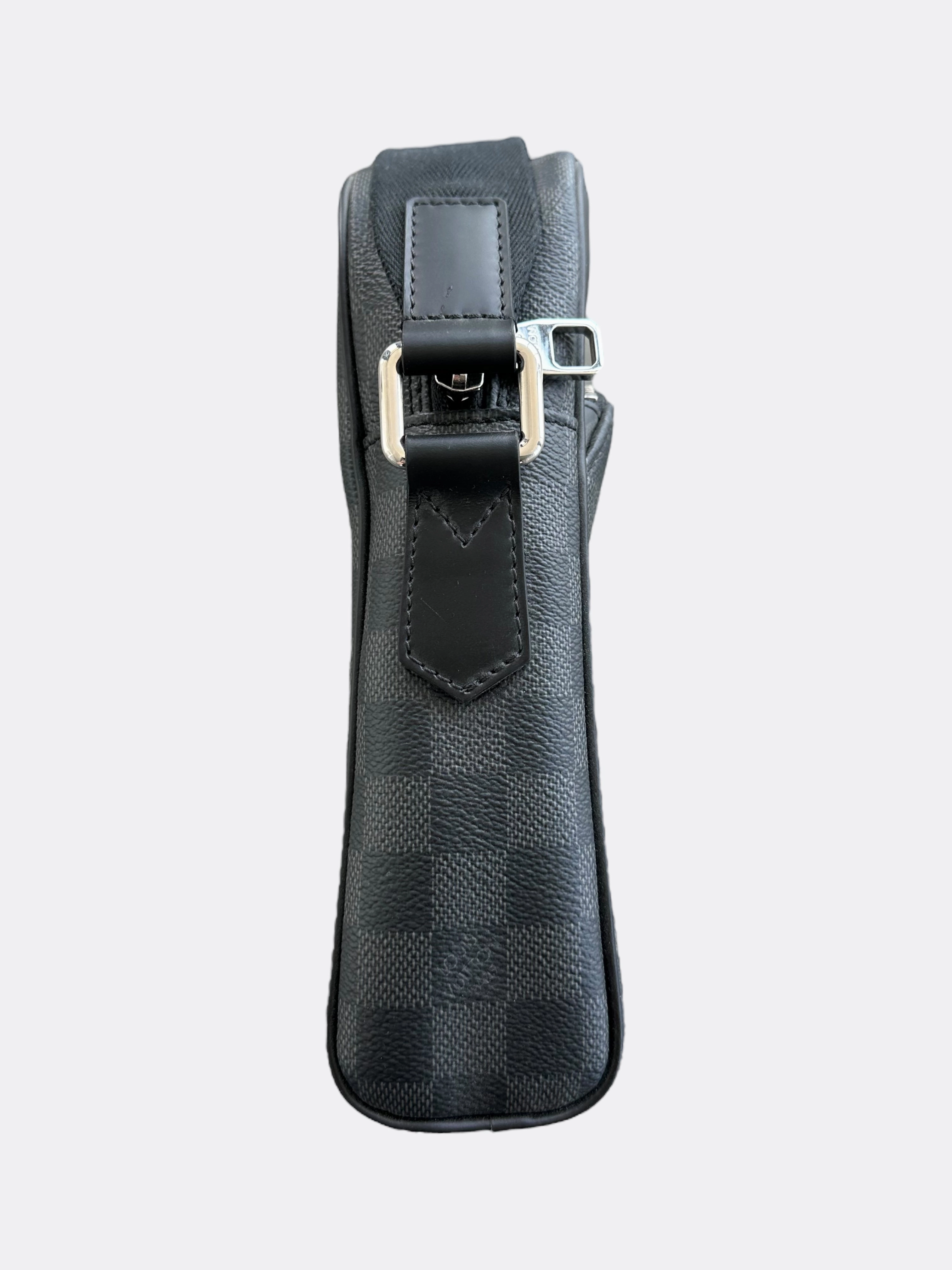 Louis Vuitton Damier Graphite Daytona Messenger Bag
