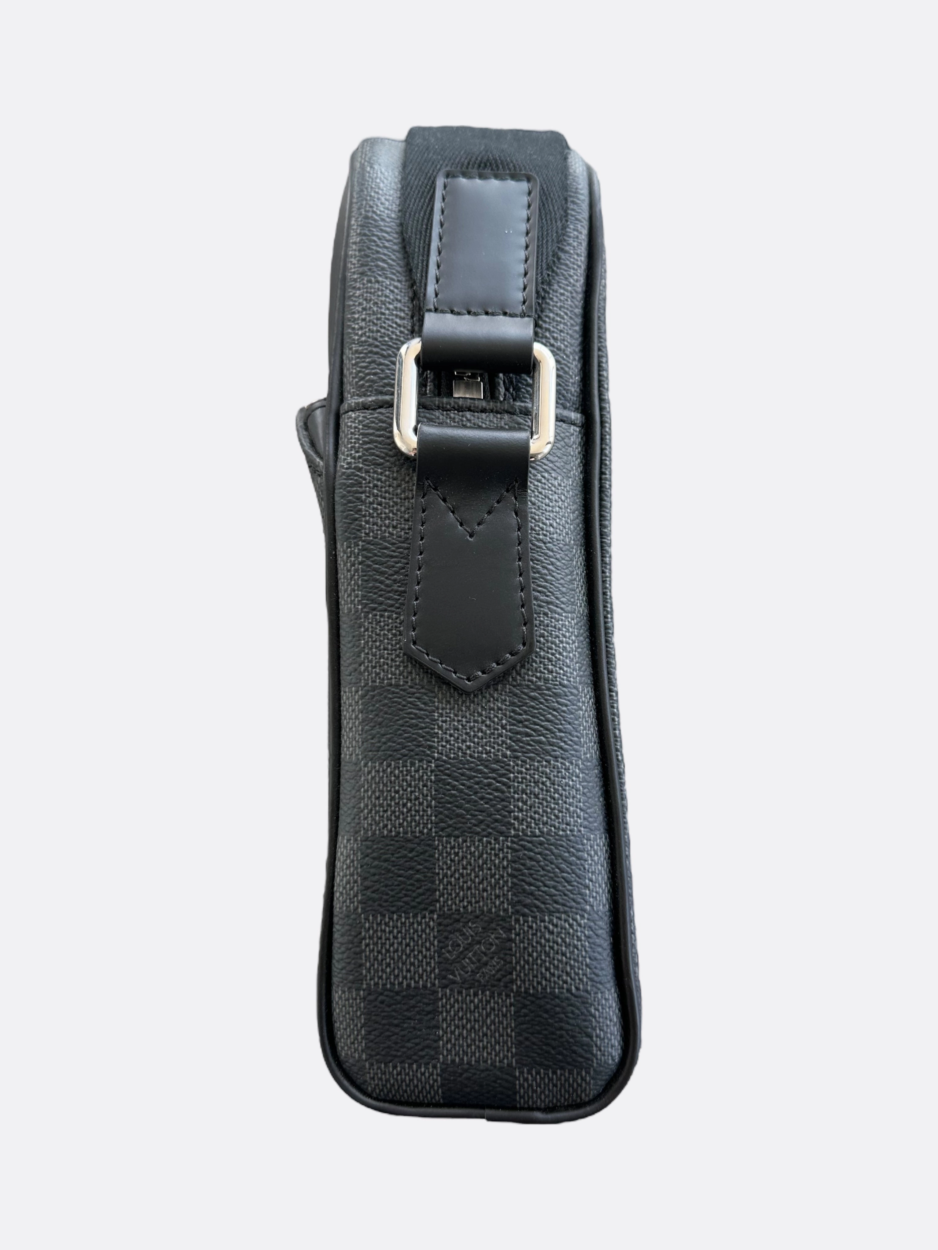 Louis Vuitton Damier Graphite Daytona Messenger Bag
