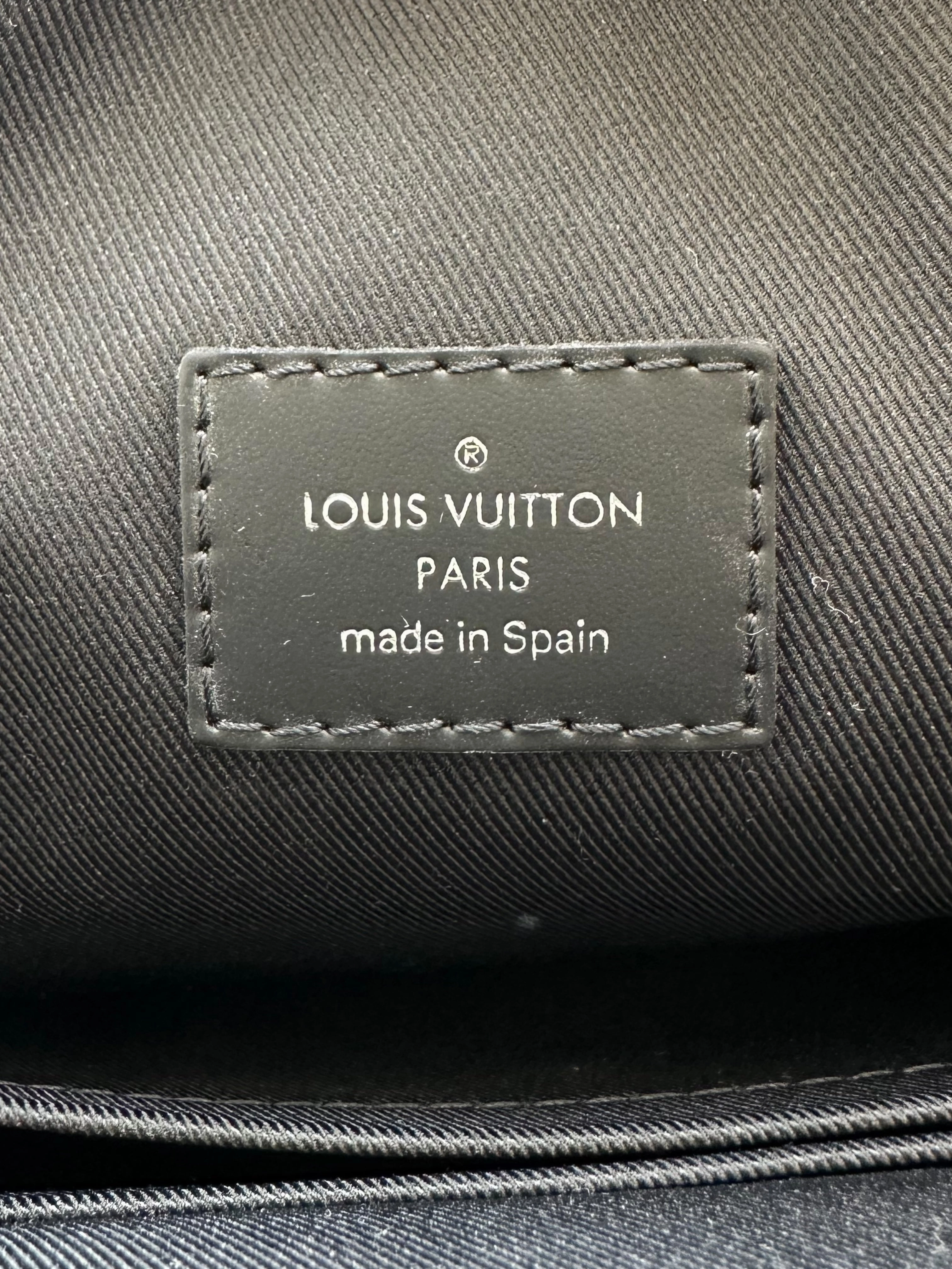 Louis Vuitton Damier Graphite Daytona Messenger Bag