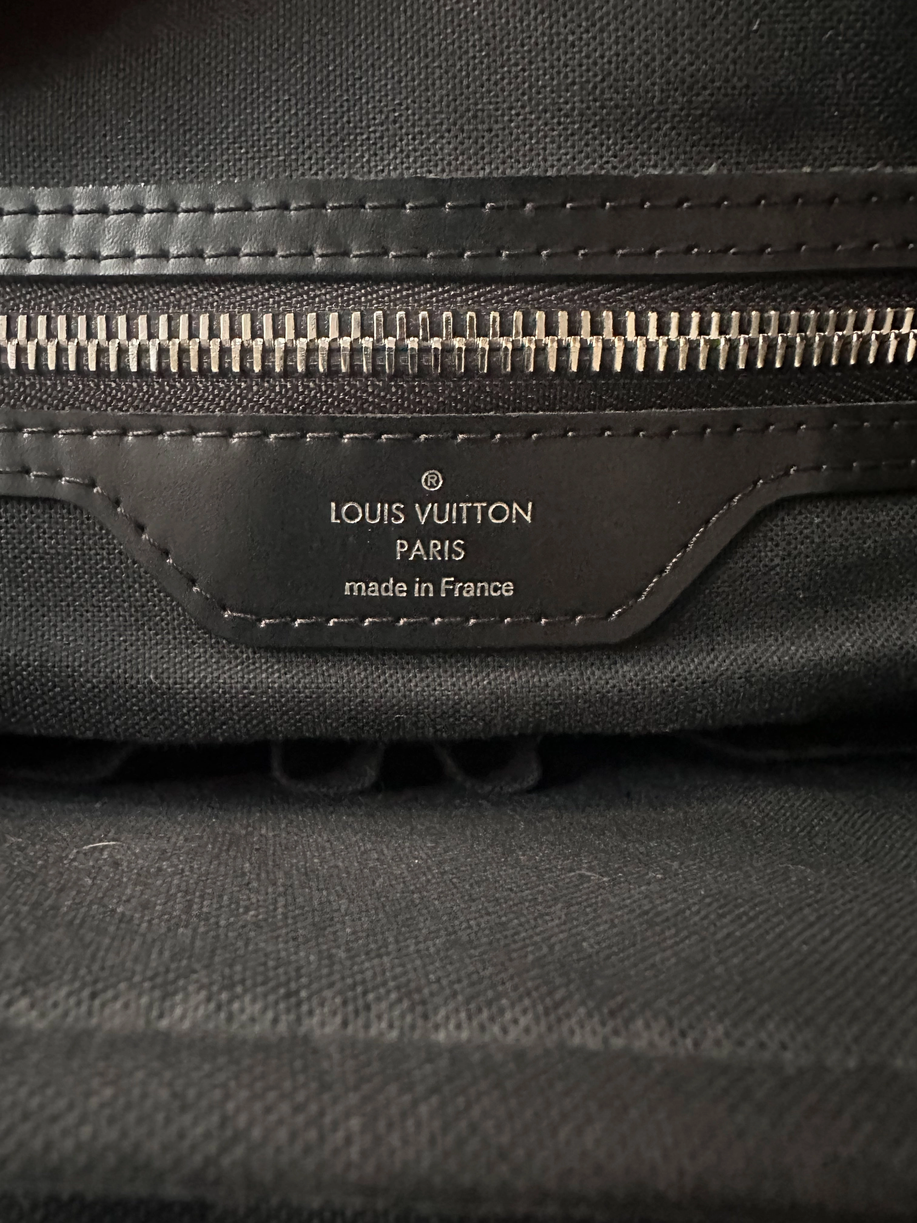 Louis Vuitton Damier Graphite District Messenger