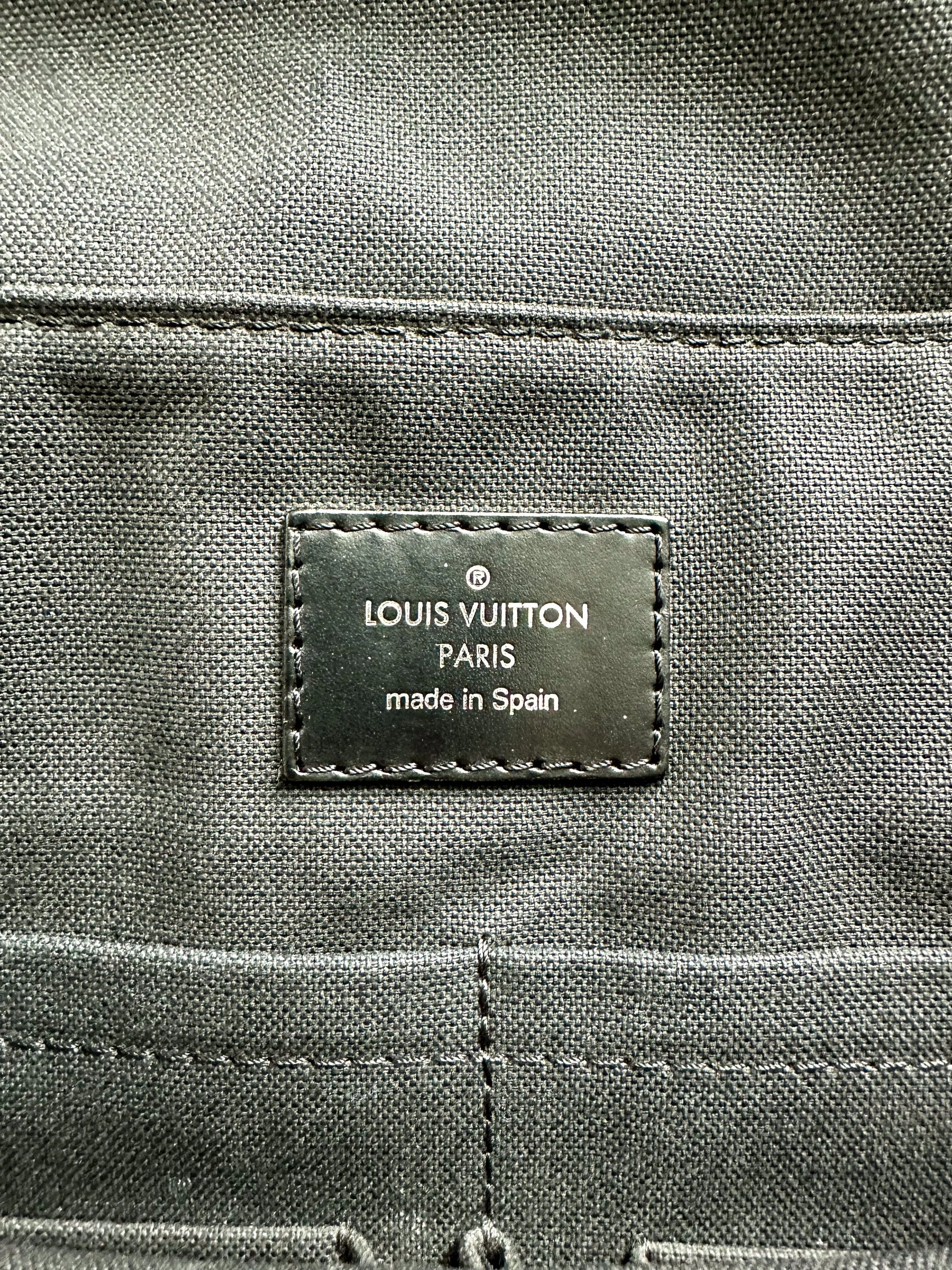 Louis Vuitton Damier Graphite District Messenger