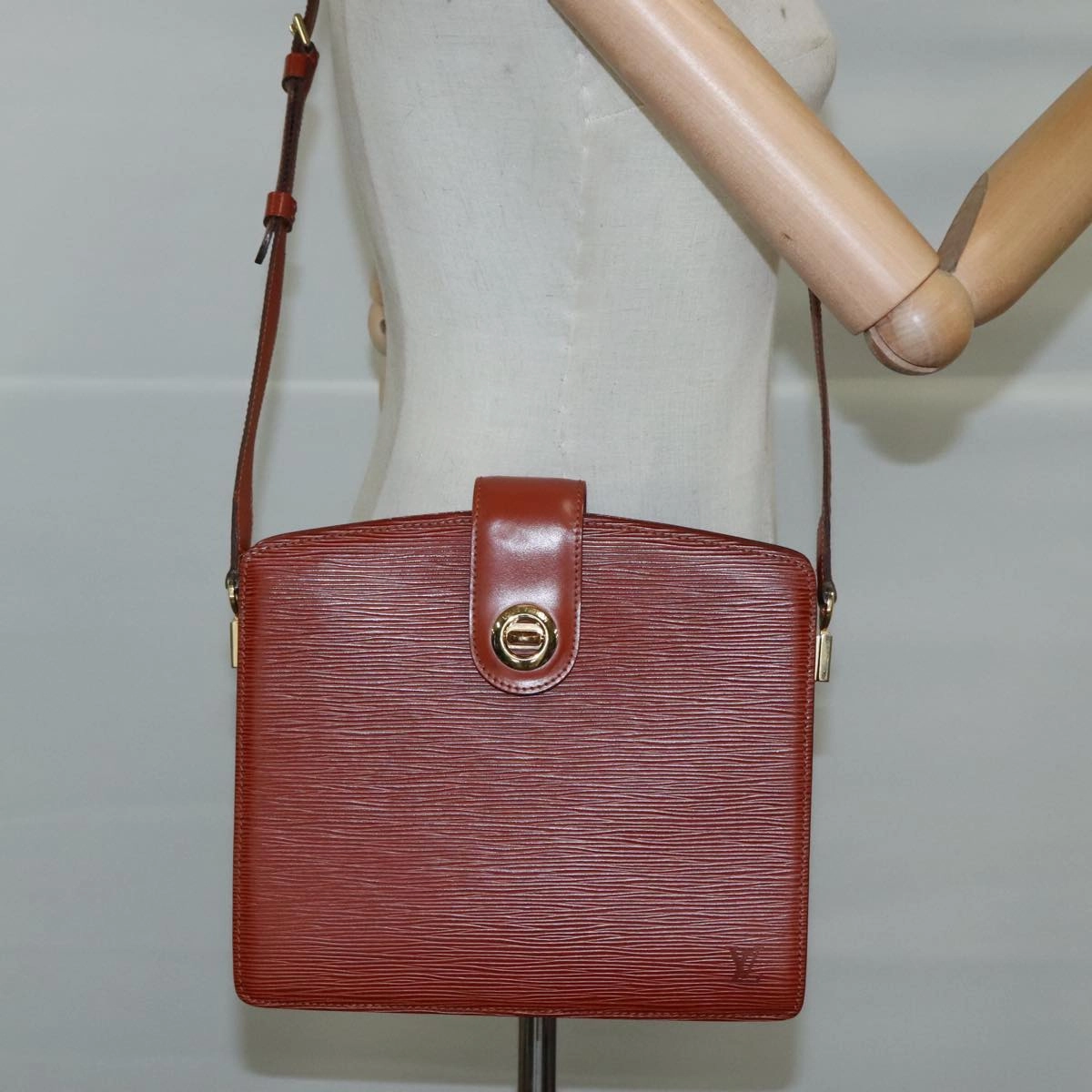 LOUIS VUITTON Epi Capuchin Shoulder Bag Brown M52343 LV 107064