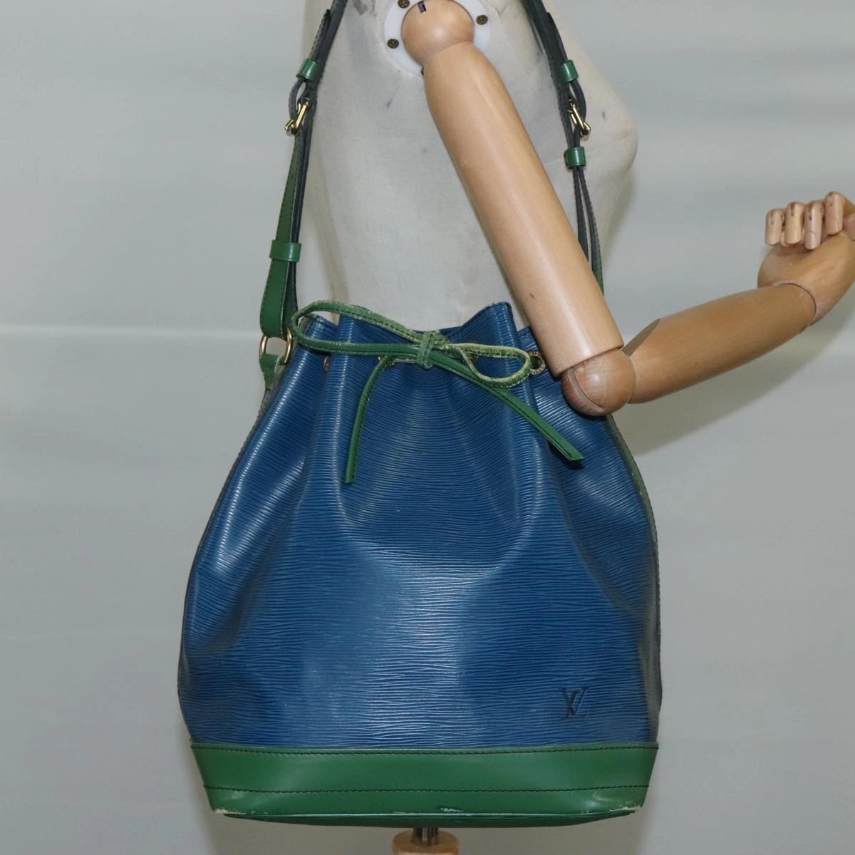 LOUIS VUITTON Epi Noe Shoulder Bag Bicolor Green Blue M44044 LV 104232