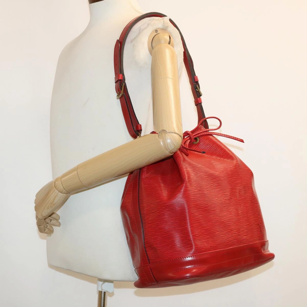 LOUIS VUITTON Epi Noe Shoulder Bag Red M44007 LV 40831