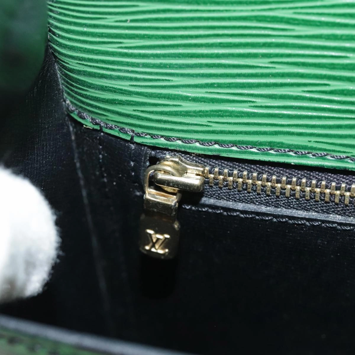 LOUIS VUITTON Epi Saint Cloud GM Shoulder Bag Green M52194 LV 101706