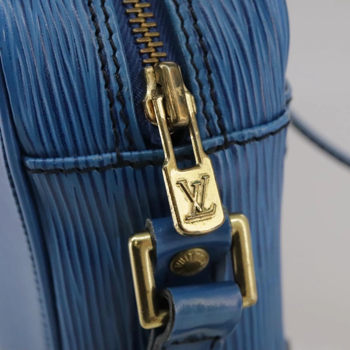 LOUIS VUITTON Epi Trocadero 23 Shoulder Bag Blue M52305 LV 104835