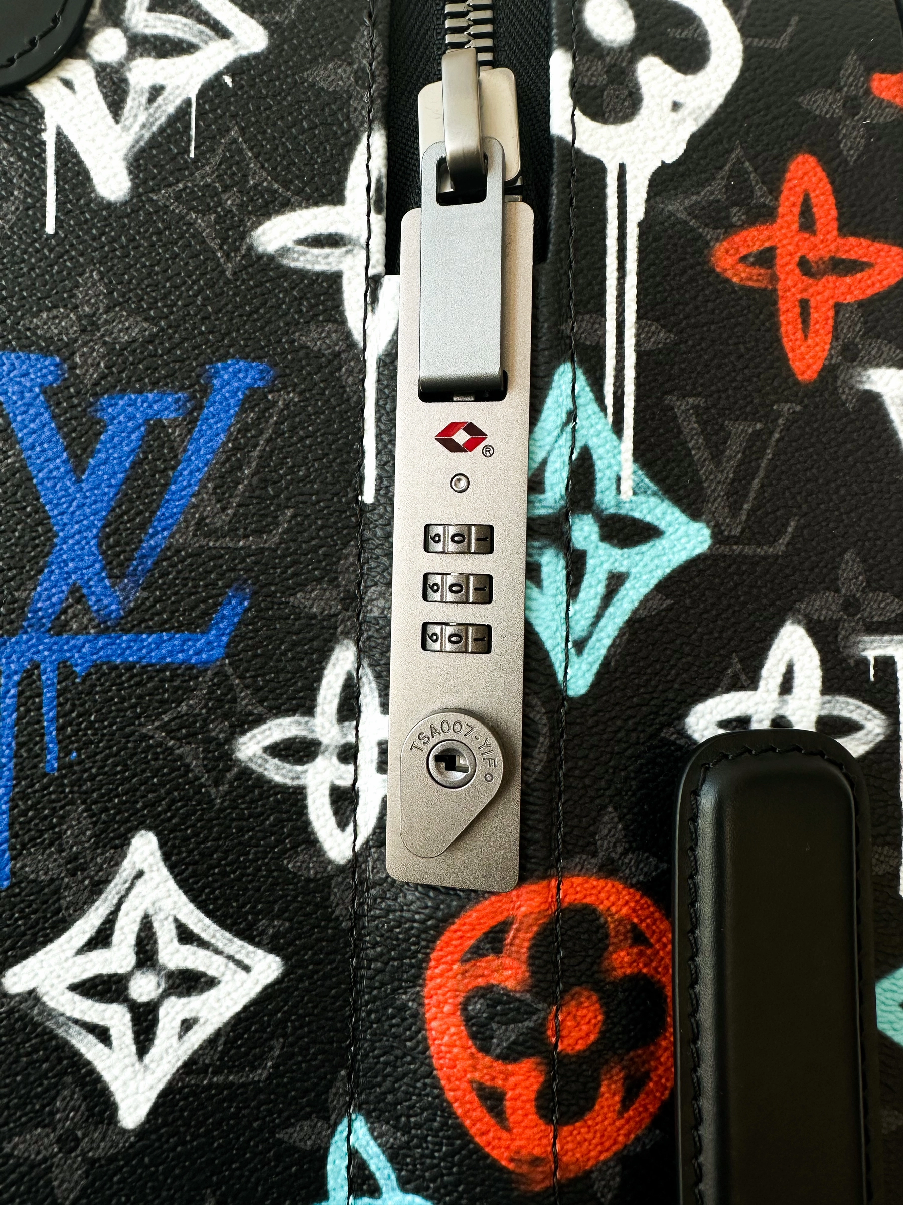 Louis Vuitton Graffiti Monogram Horizon 55