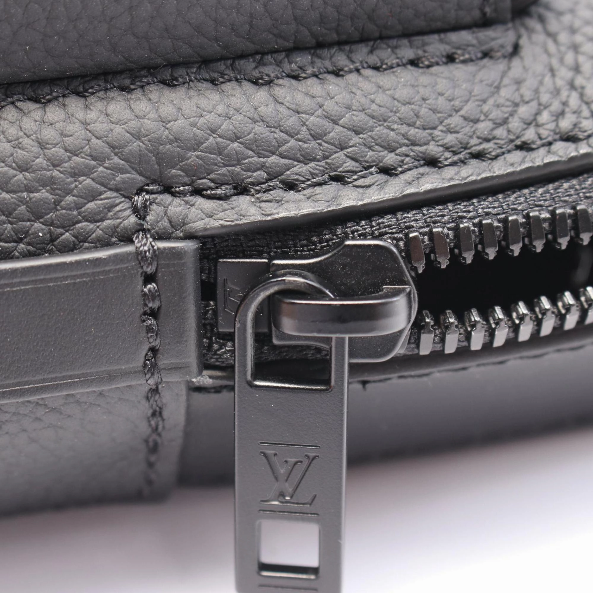 Louis Vuitton Leather Fanny Pack (Pre-Owned)