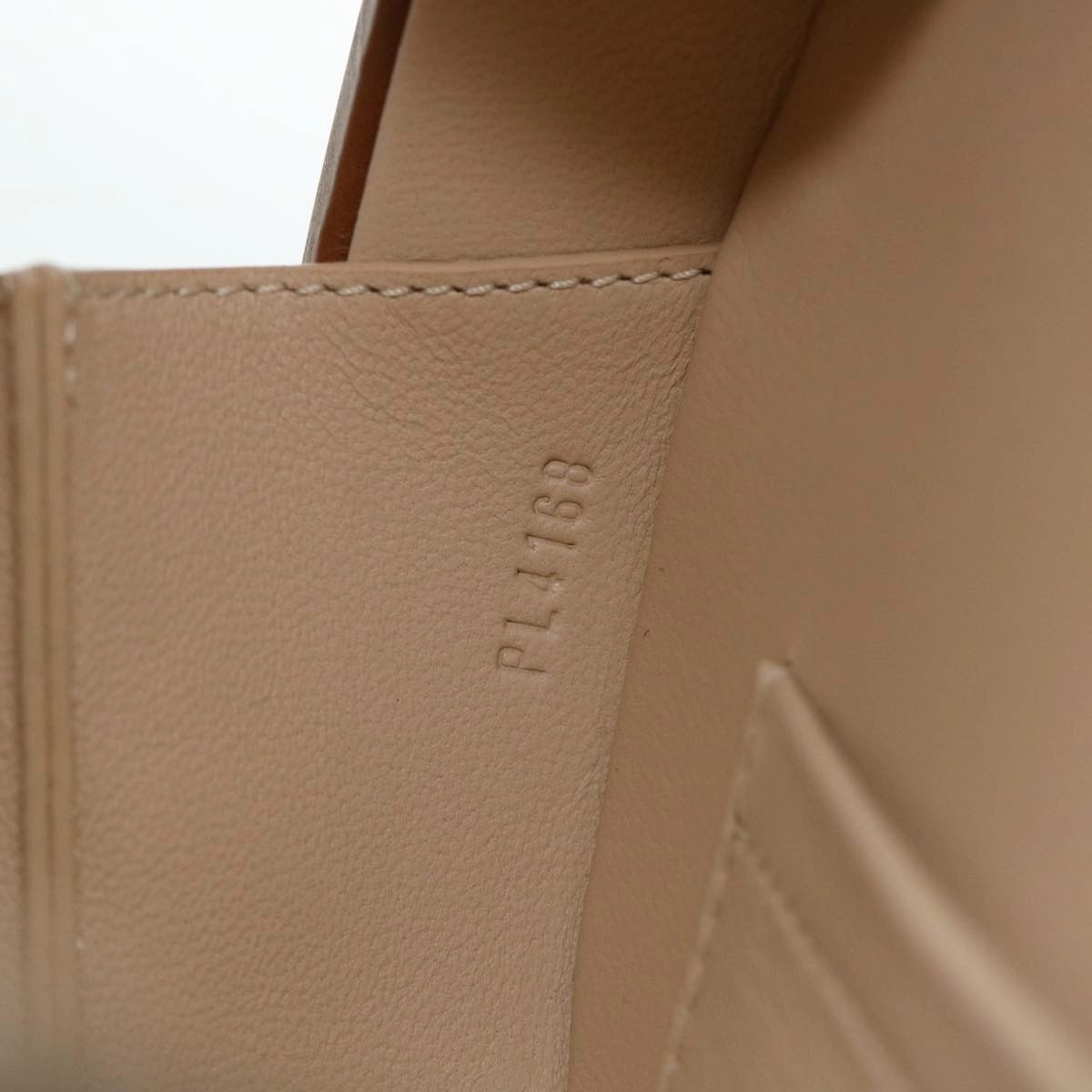 Louis Vuitton  Leather Shoulder Bag ()