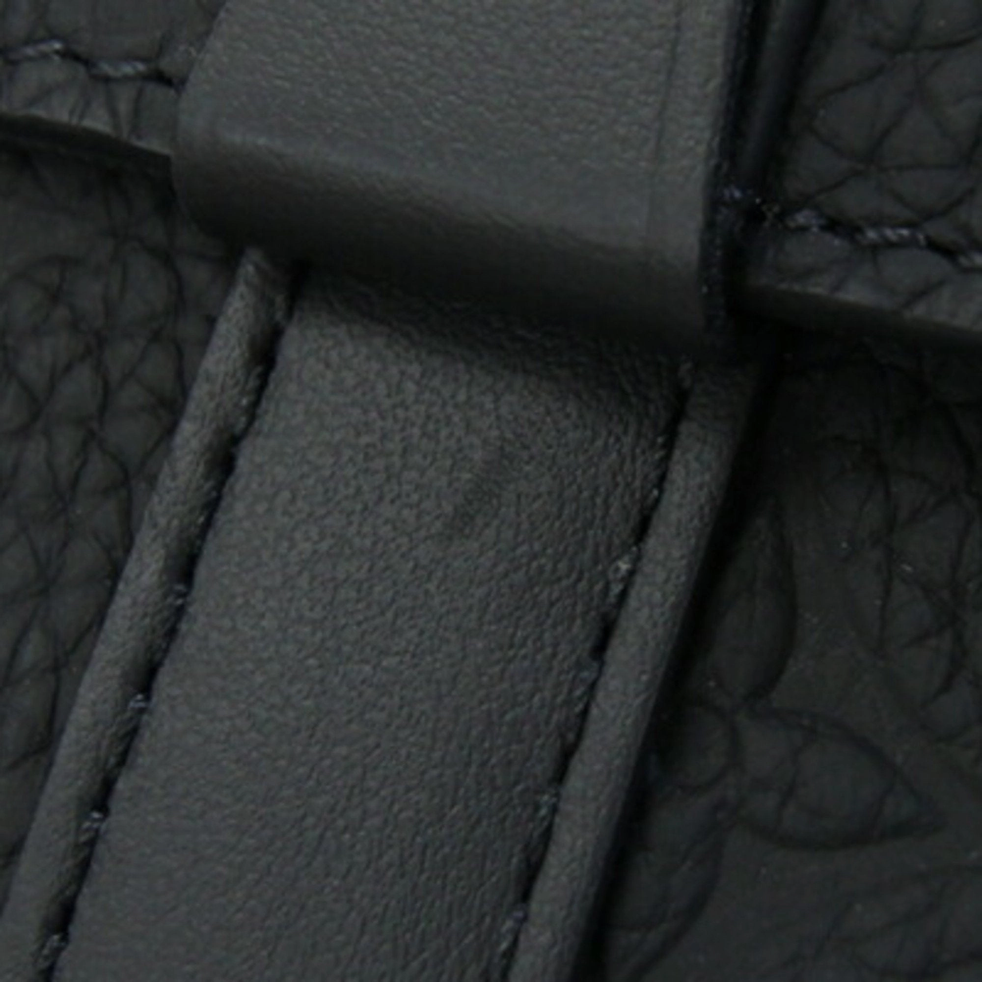 Louis Vuitton Leather Shoulder Bag (Pre-Owned)