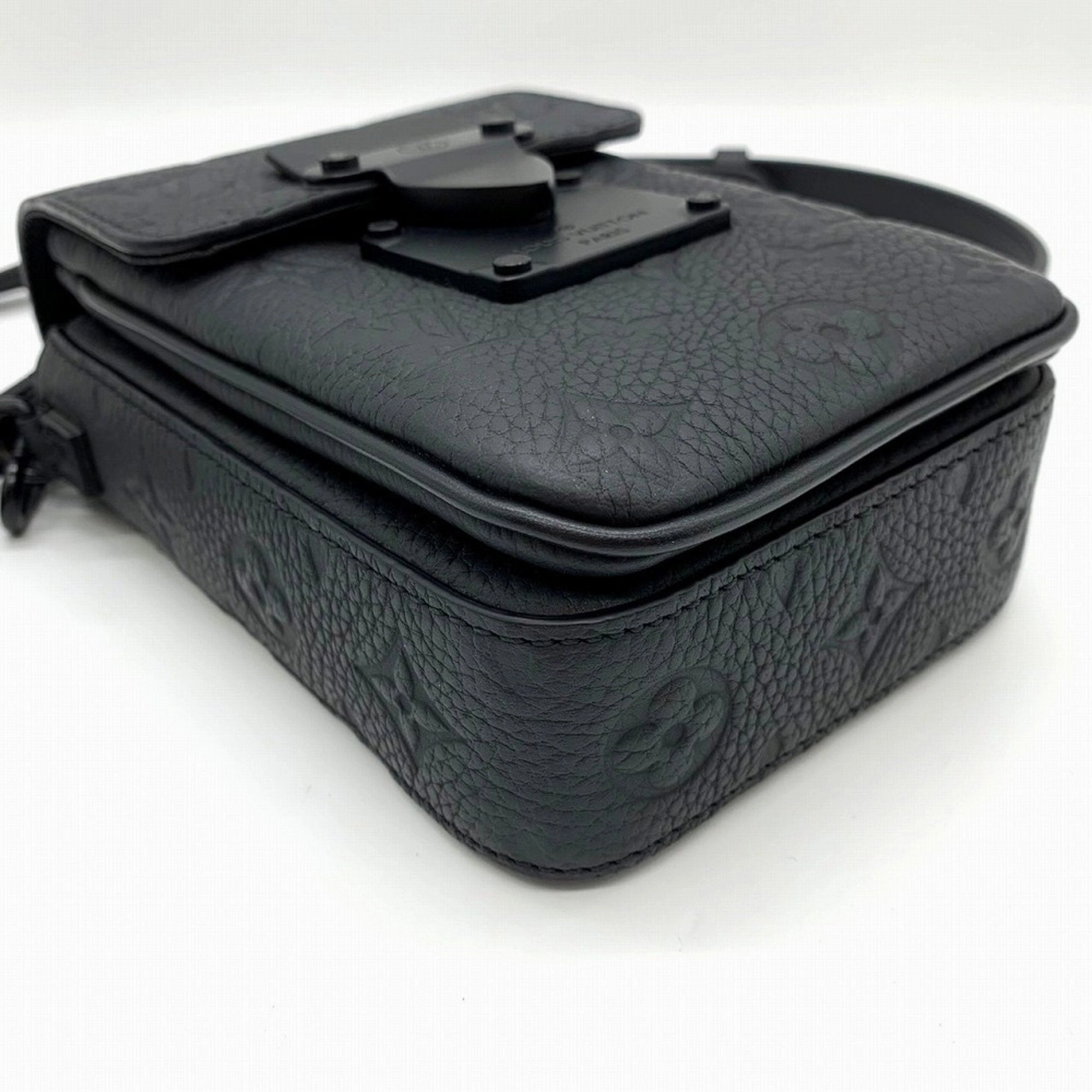 Louis Vuitton Leather Shoulder Bag Sling Bag (Pre-Owned)