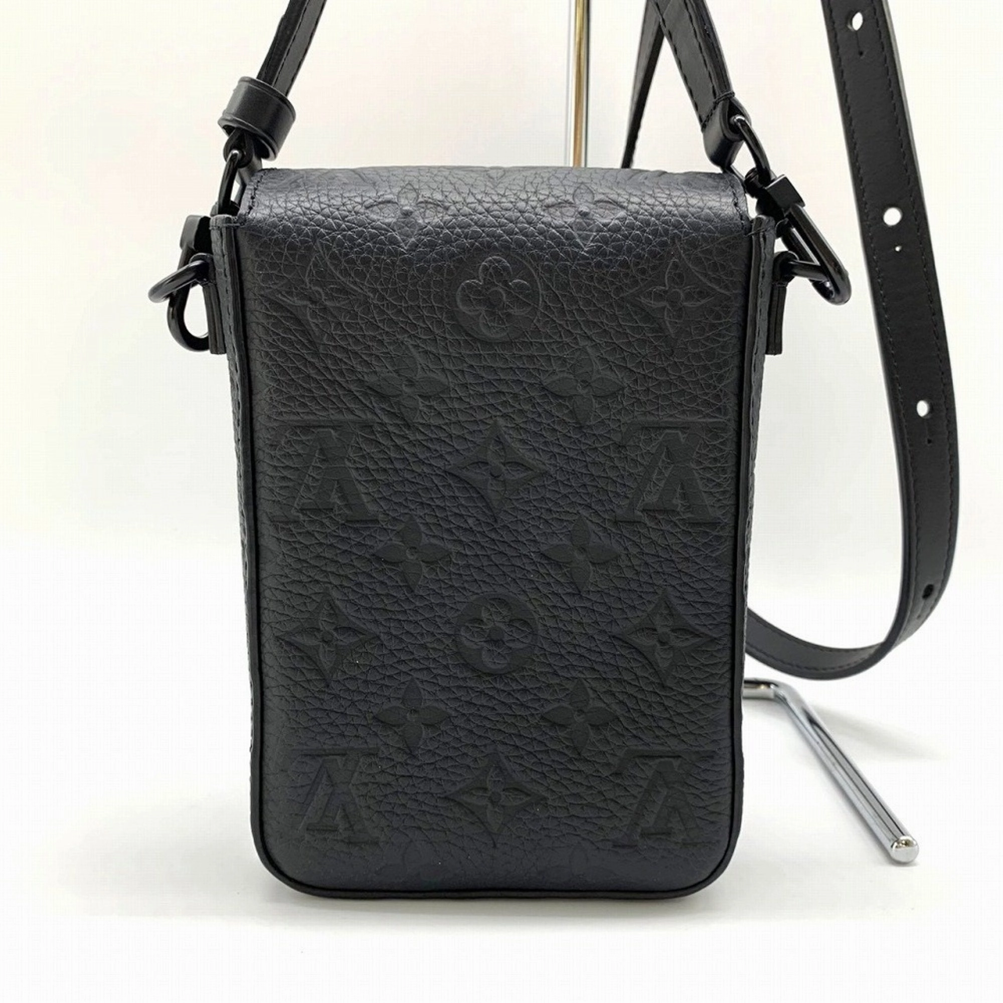 Louis Vuitton Leather Shoulder Bag Sling Bag (Pre-Owned)