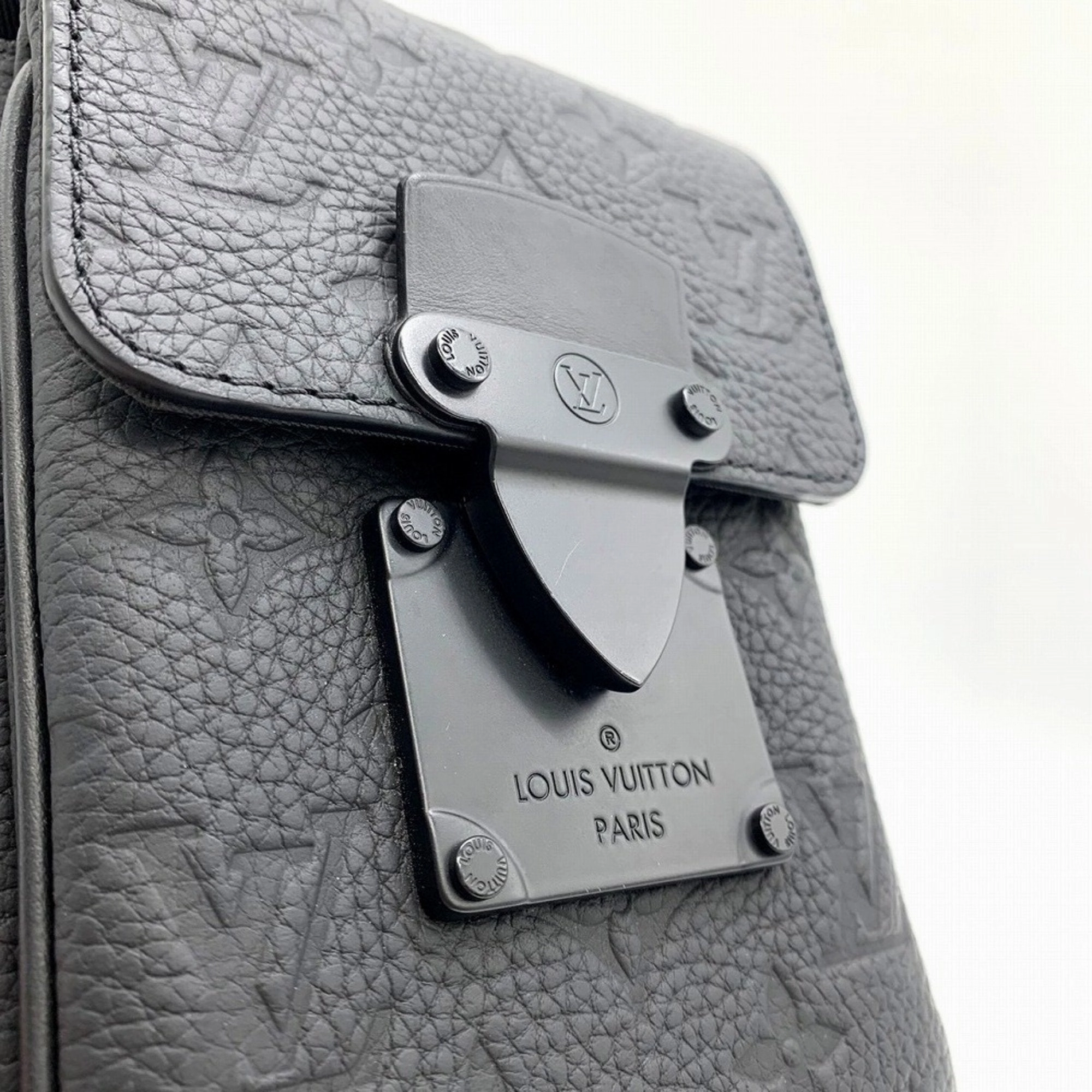 Louis Vuitton Leather Shoulder Bag Sling Bag (Pre-Owned)