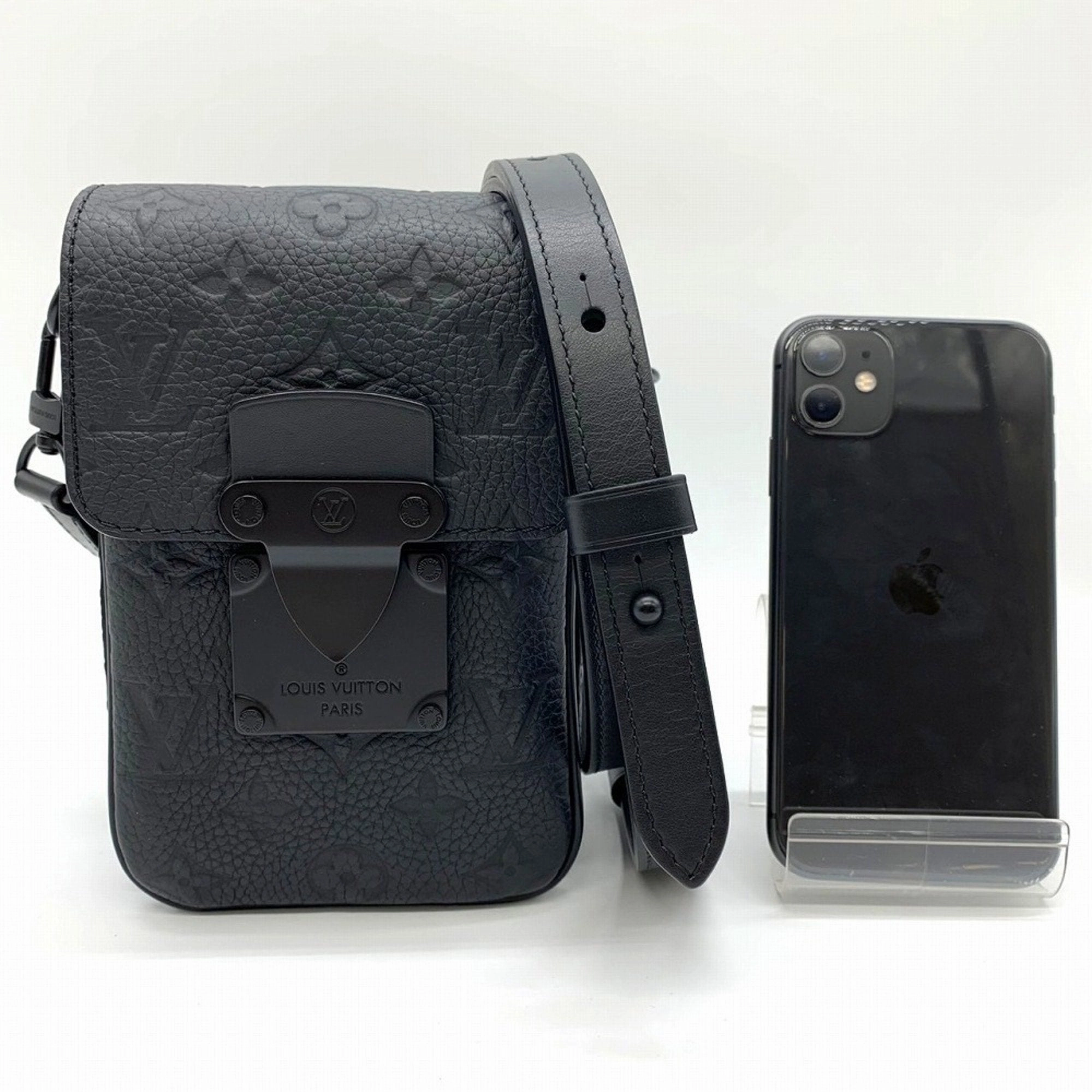 Louis Vuitton Leather Shoulder Bag Sling Bag (Pre-Owned)