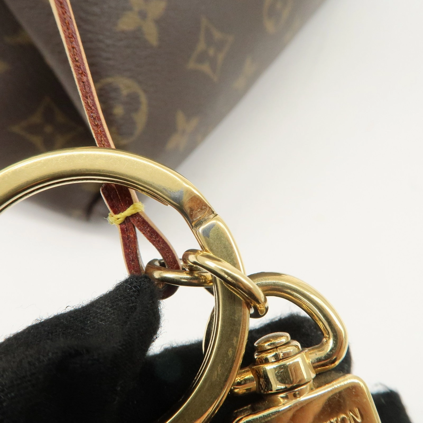 Louis Vuitton Monogram Artsy MM Shoulder Bag Brown M40249