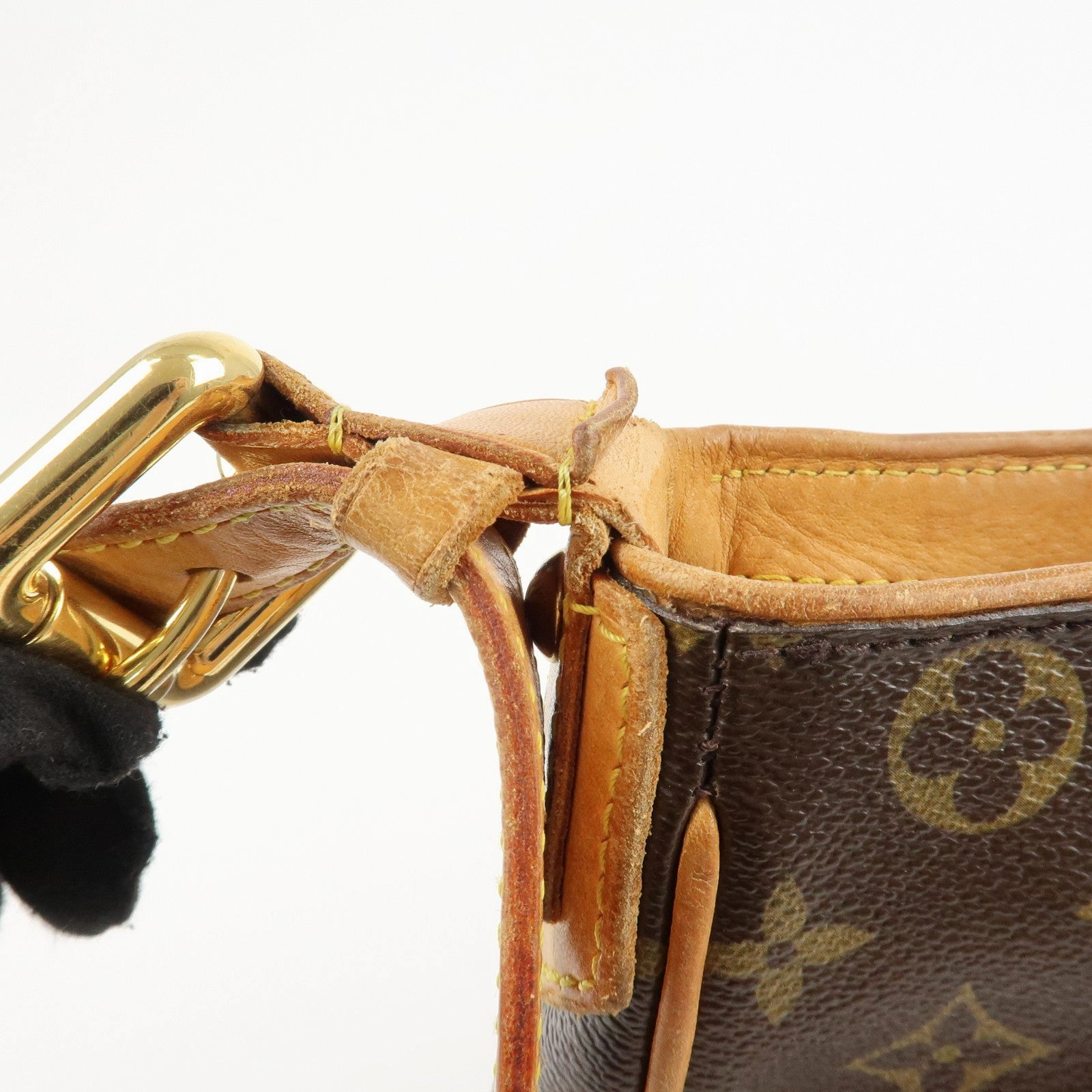 Louis Vuitton Monogram Hudson GM Shoulder Bag M40045