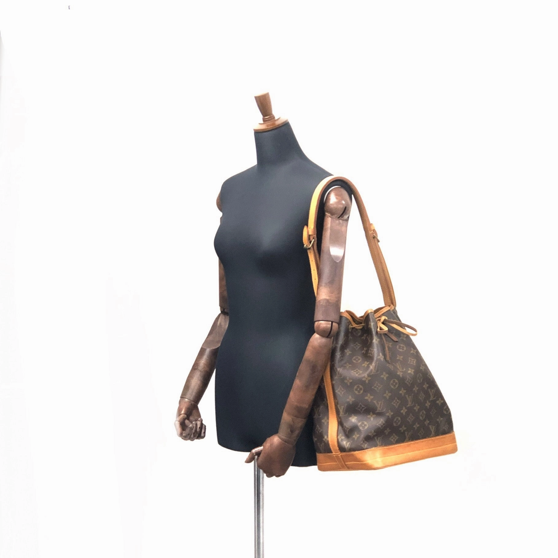 LOUIS VUITTON Monogram Noe M42224 Drawstring Shoulder bag Brown Vintage Old m7wx8x