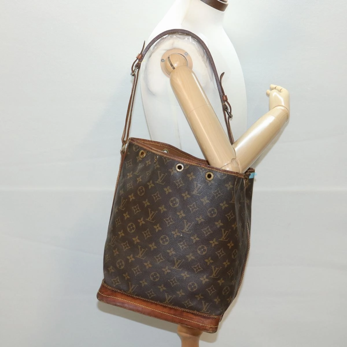 LOUIS VUITTON Monogram Noe Shoulder Bag M42224 LV rd4669