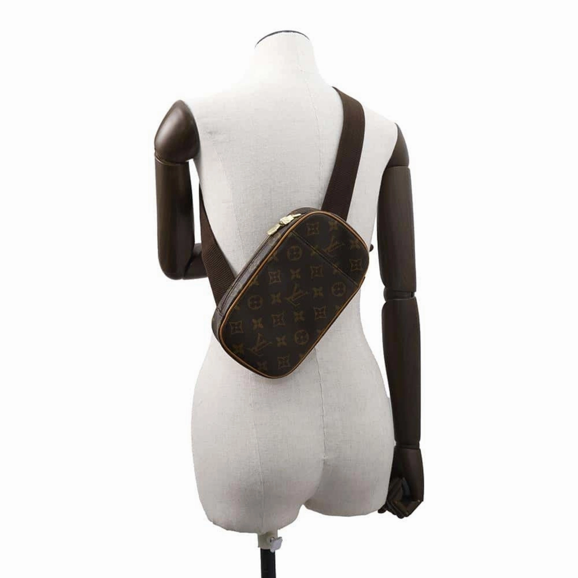 Louis Vuitton Monogram Pochette Shoulder Bag Sling Bag (Pre-Owned)