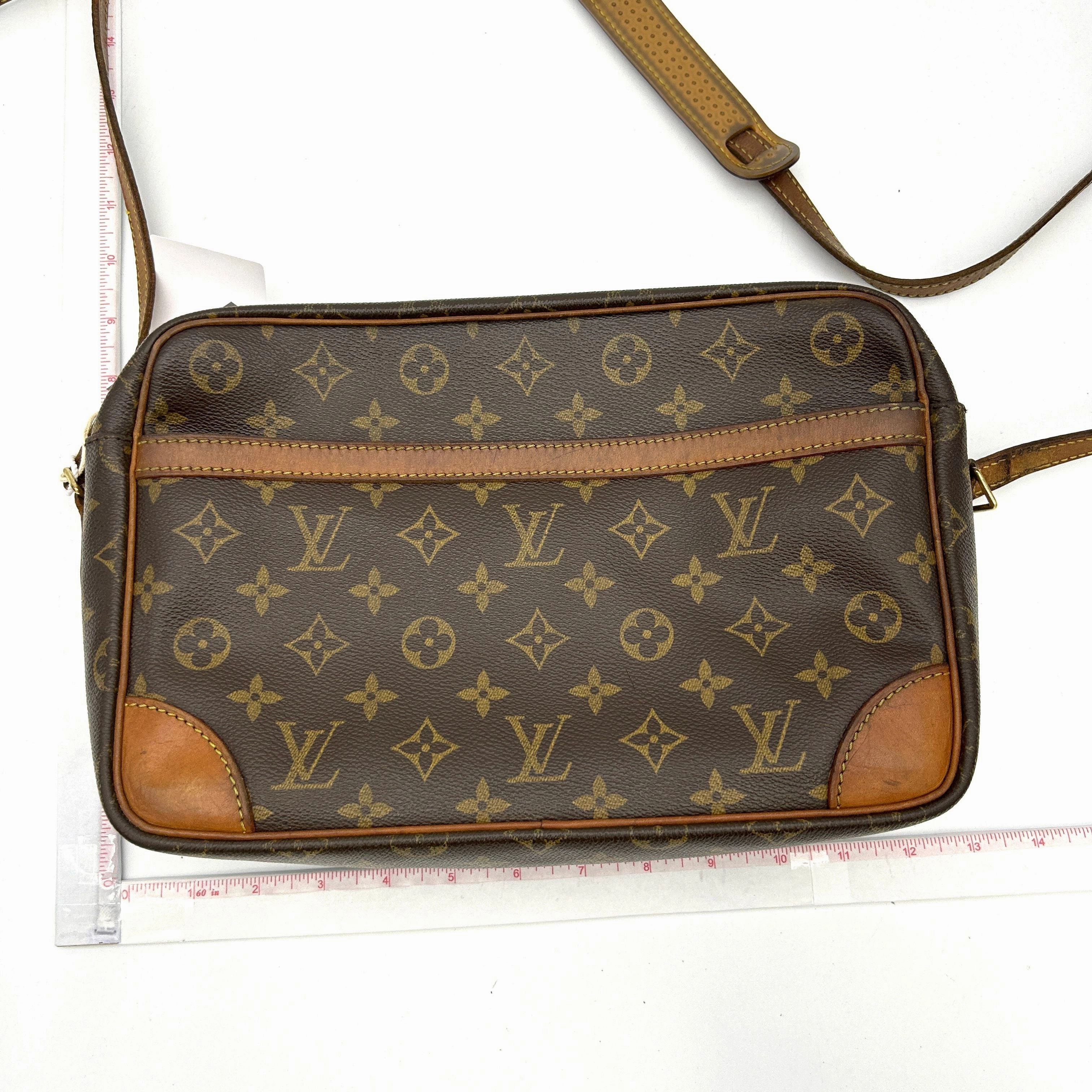 LOUIS VUITTON Monogram Trocadero 30 Shoulder Bag CNbwz10256