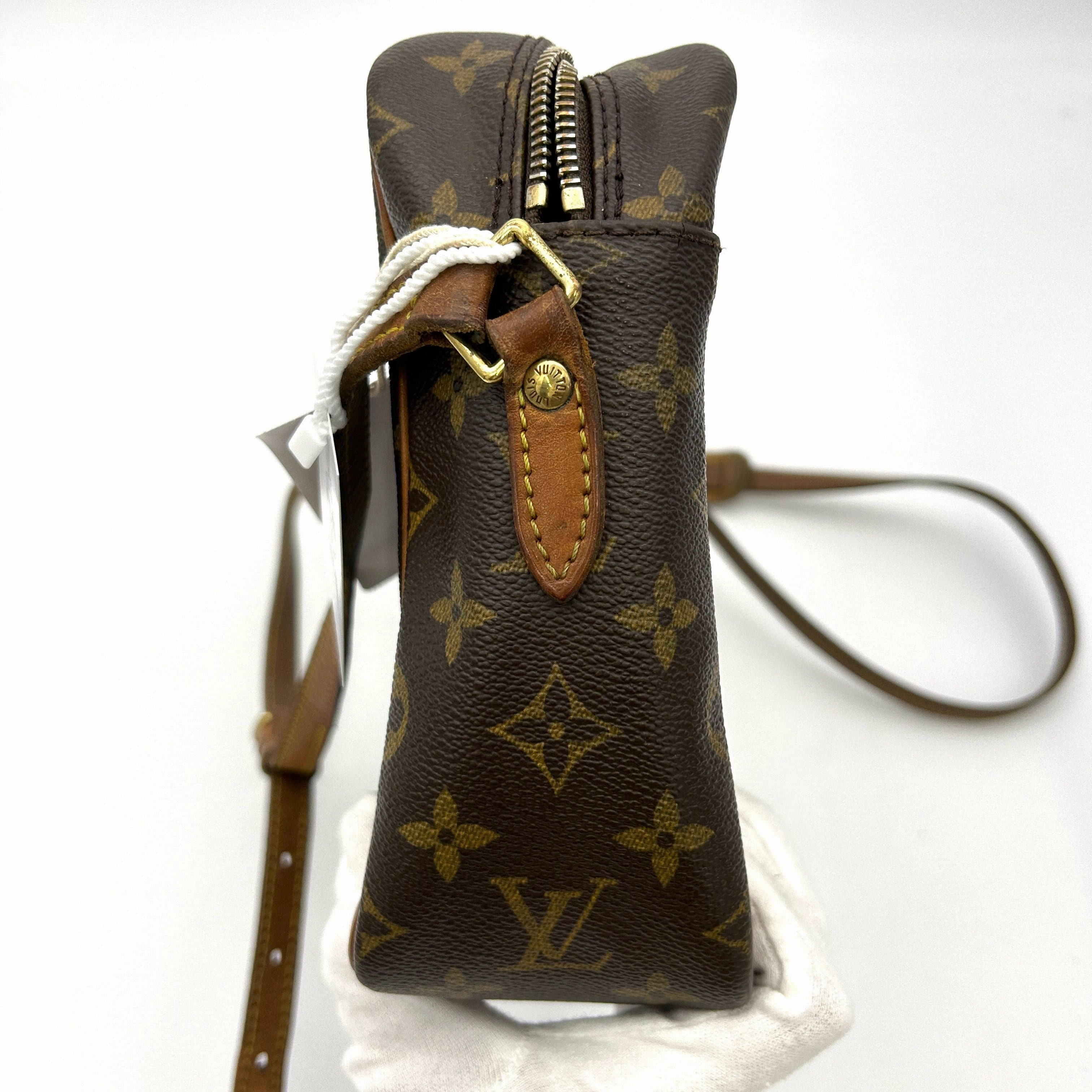 LOUIS VUITTON Monogram Trocadero 30 Shoulder Bag CNbwz10256