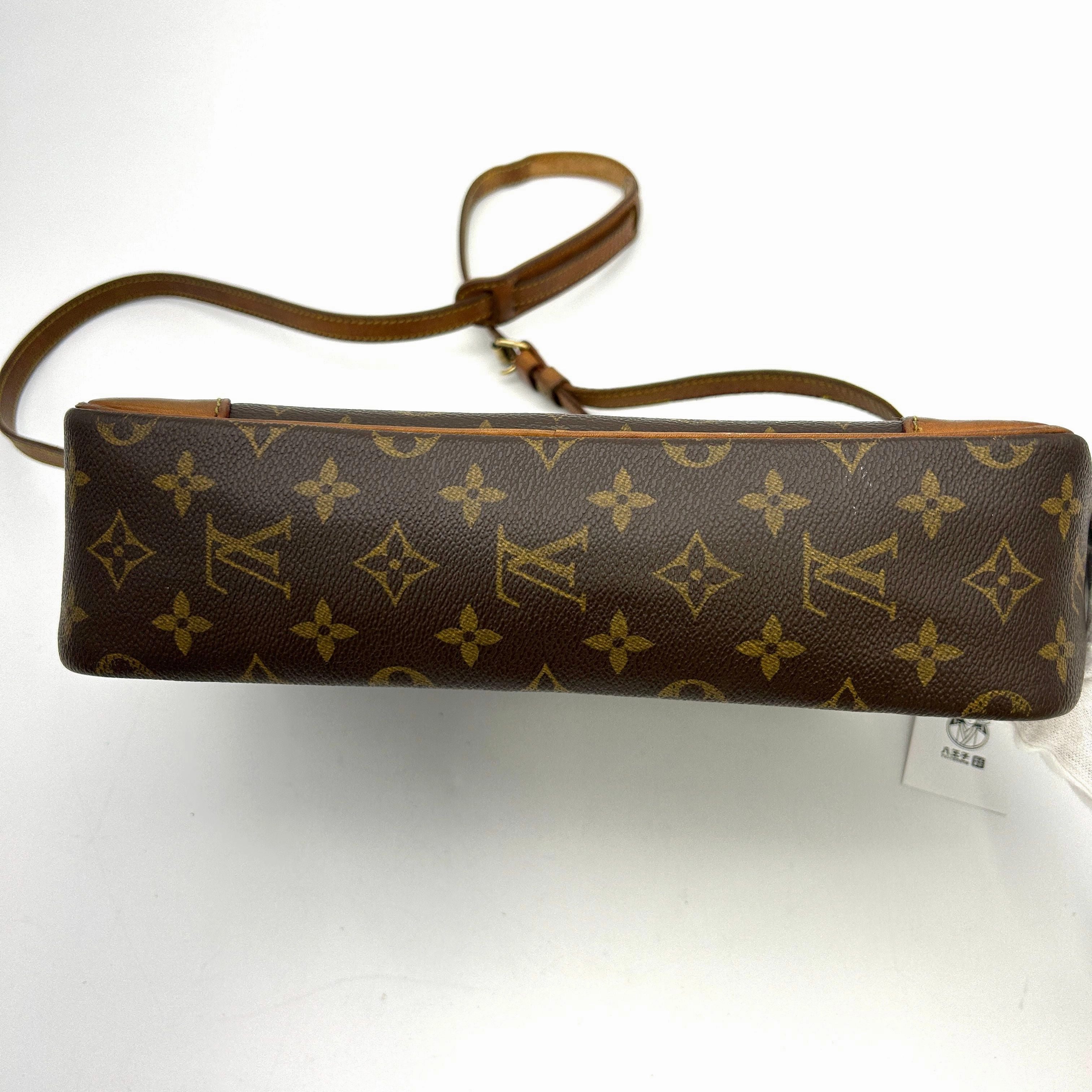 LOUIS VUITTON Monogram Trocadero 30 Shoulder Bag CNbwz10256