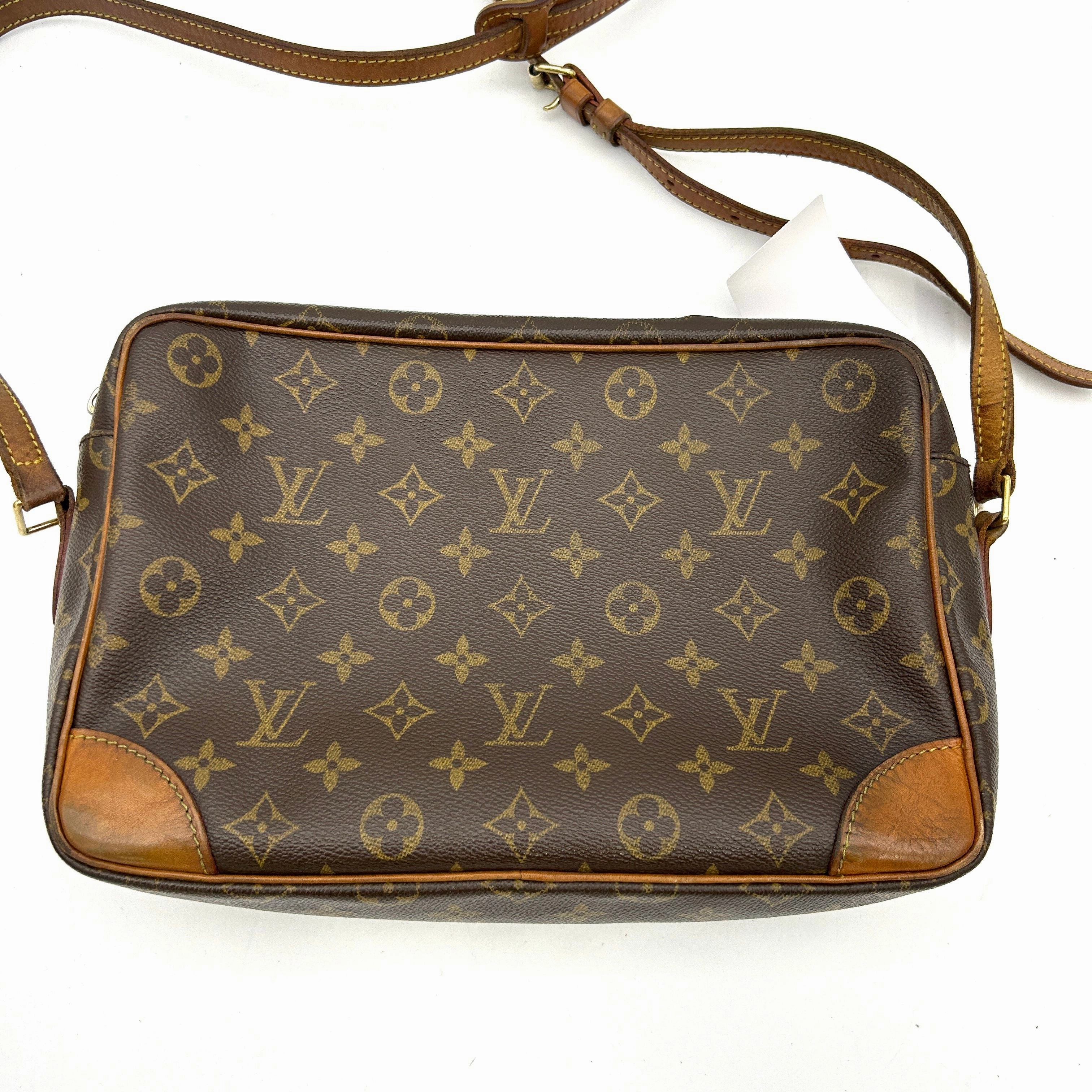 LOUIS VUITTON Monogram Trocadero 30 Shoulder Bag CNbwz10256