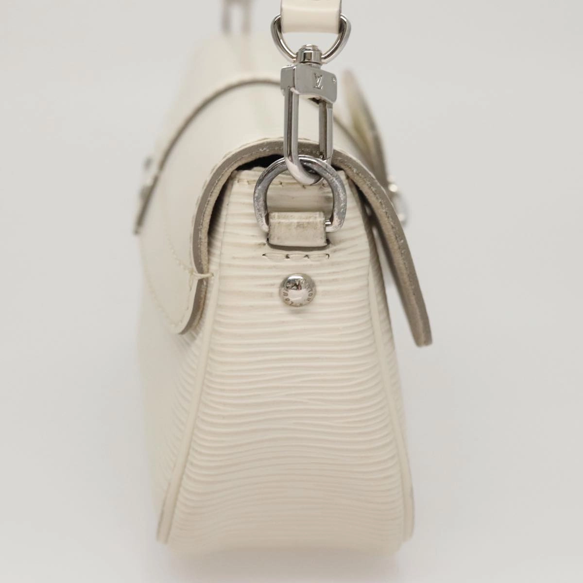 Louis Vuitton Montaigne White Leather Shoulder Bag