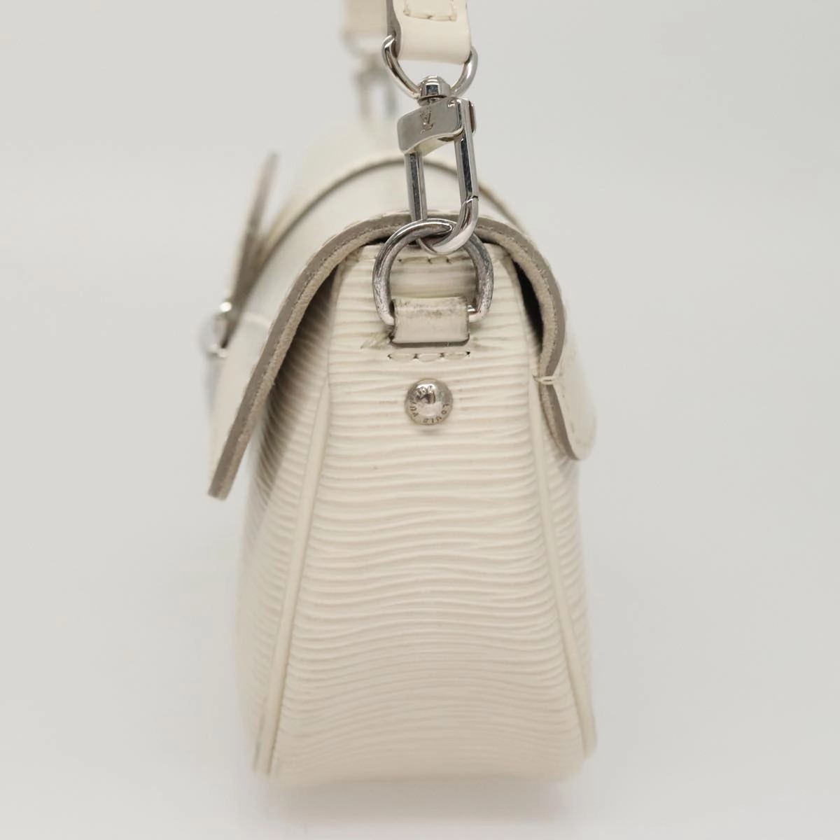 Louis Vuitton Montaigne White Leather Shoulder Bag
