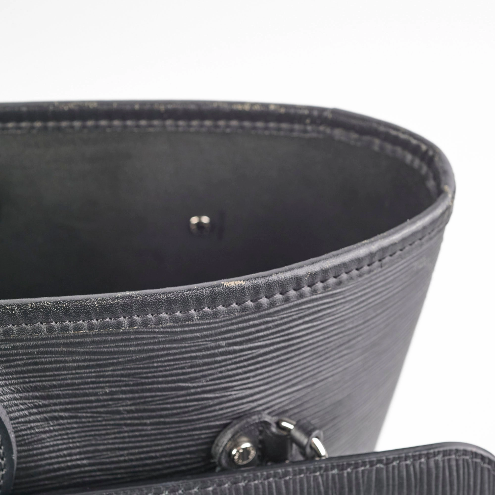 Louis Vuitton Neverfull MM Epi Black