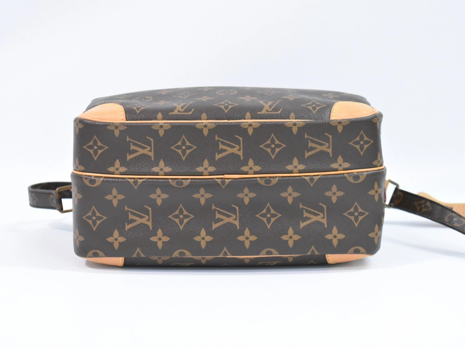 Louis Vuitton Nile  Canvas Shoulder Bag ()