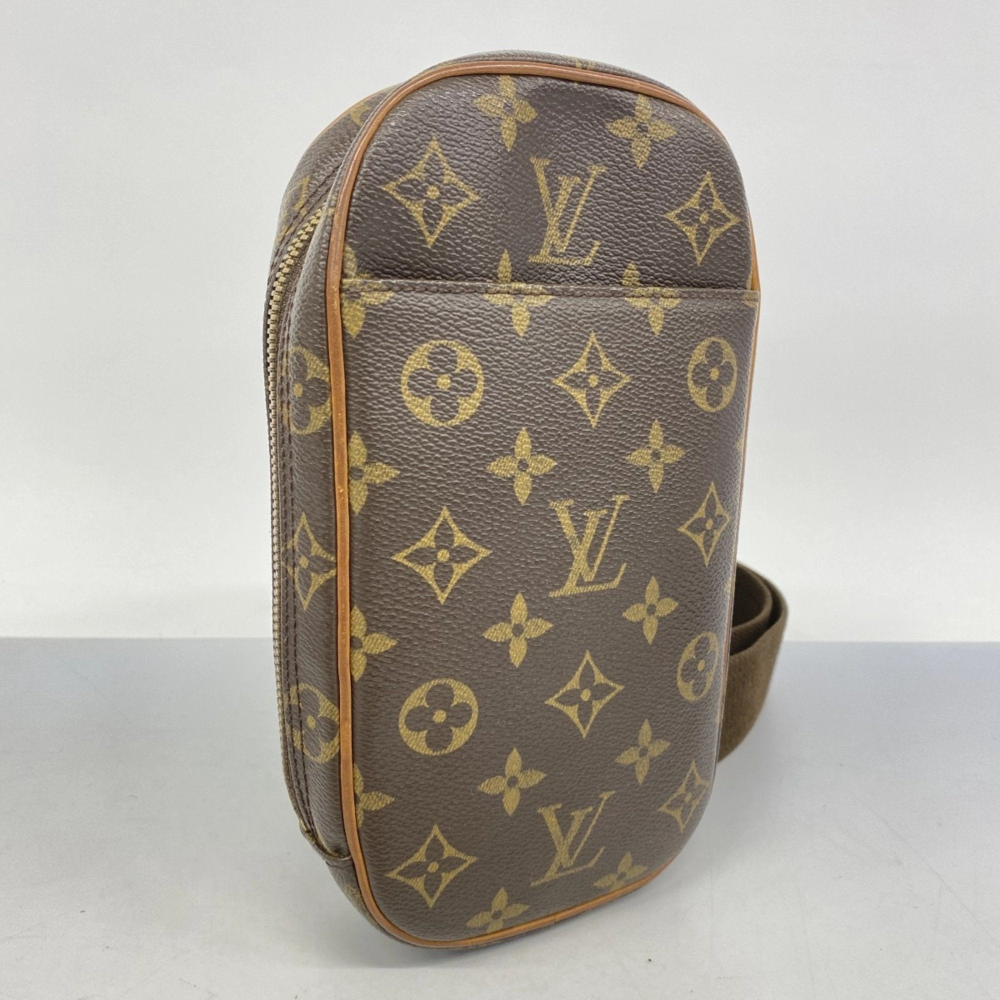 Louis Vuitton Sling Bag (Pre-Owned)
