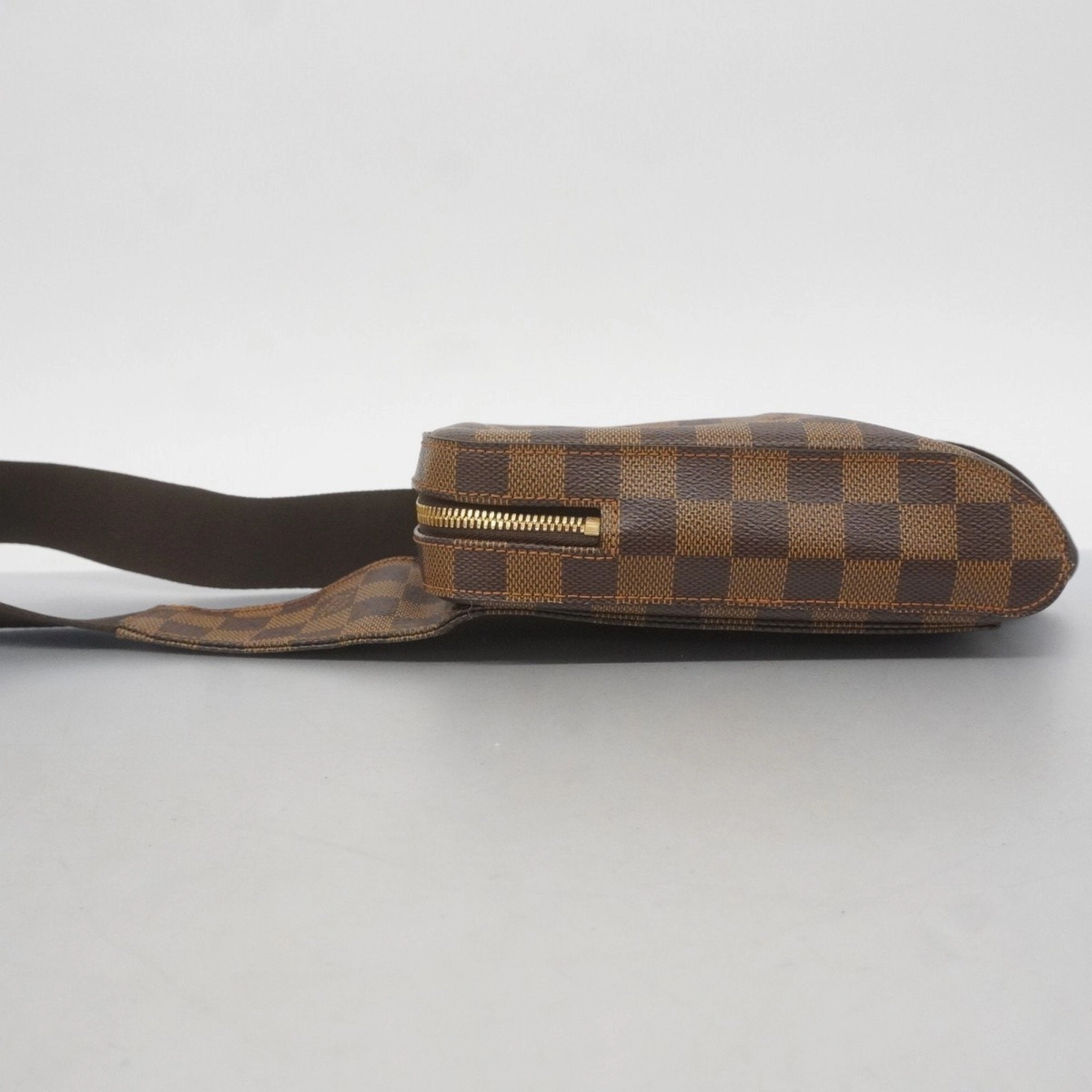 Louis Vuitton Sling Bag (Pre-Owned)
