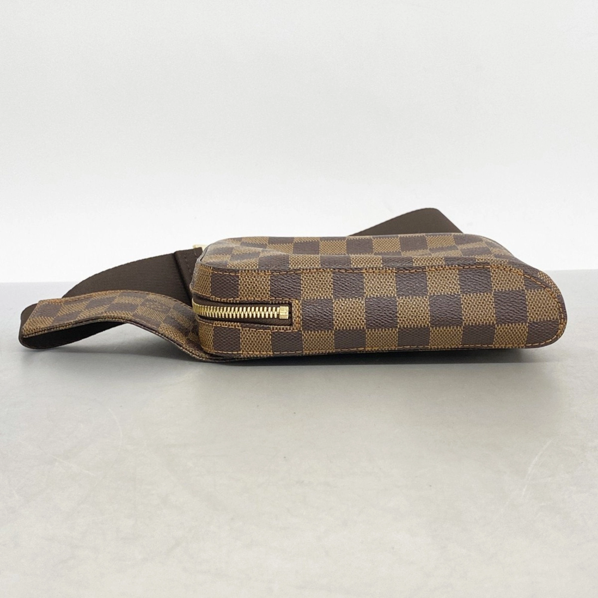 Louis Vuitton Sling Bag (Pre-Owned)