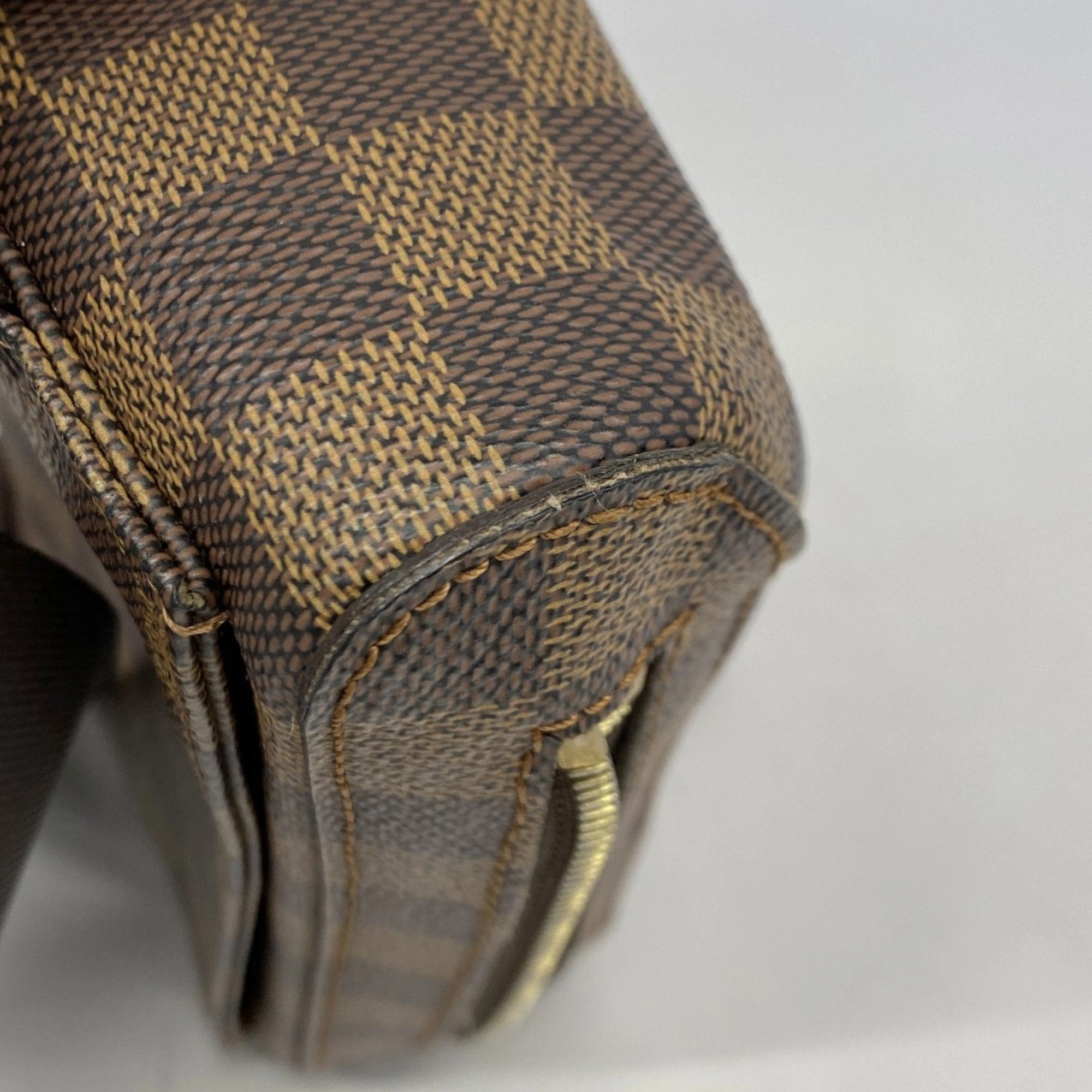 Louis Vuitton Sling Bag (Pre-Owned)