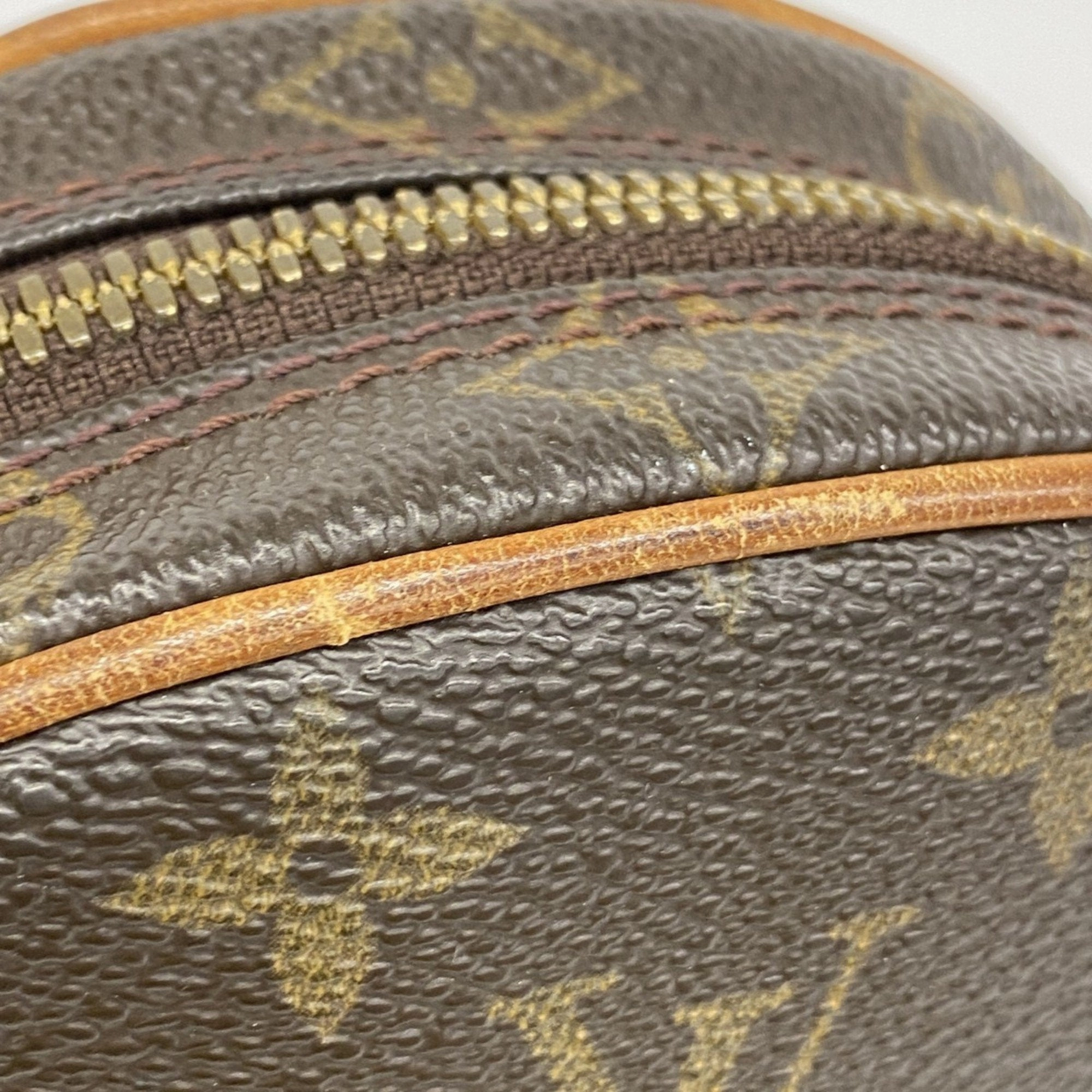 Louis Vuitton Sling Bag (Pre-Owned)