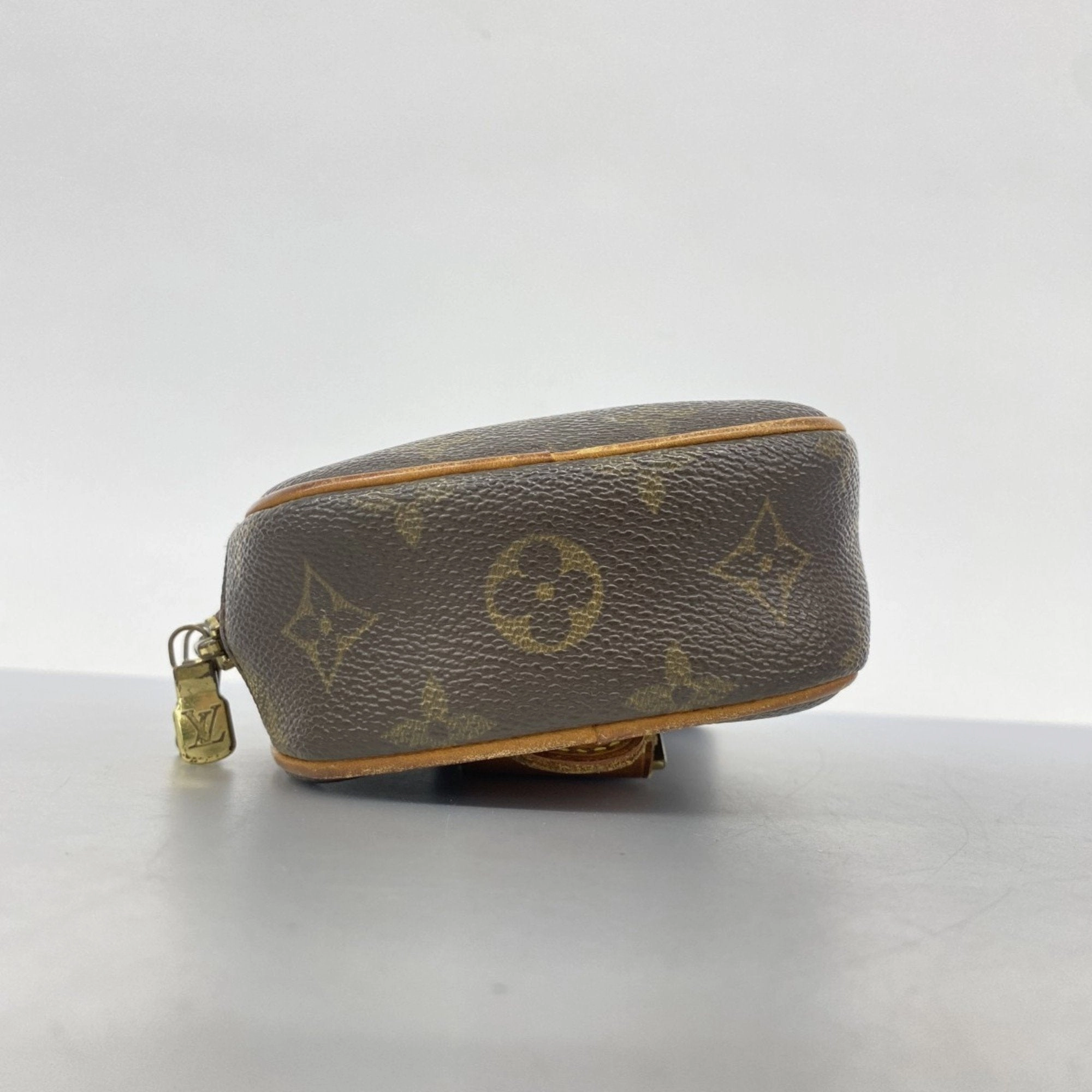 Louis Vuitton Sling Bag (Pre-Owned)