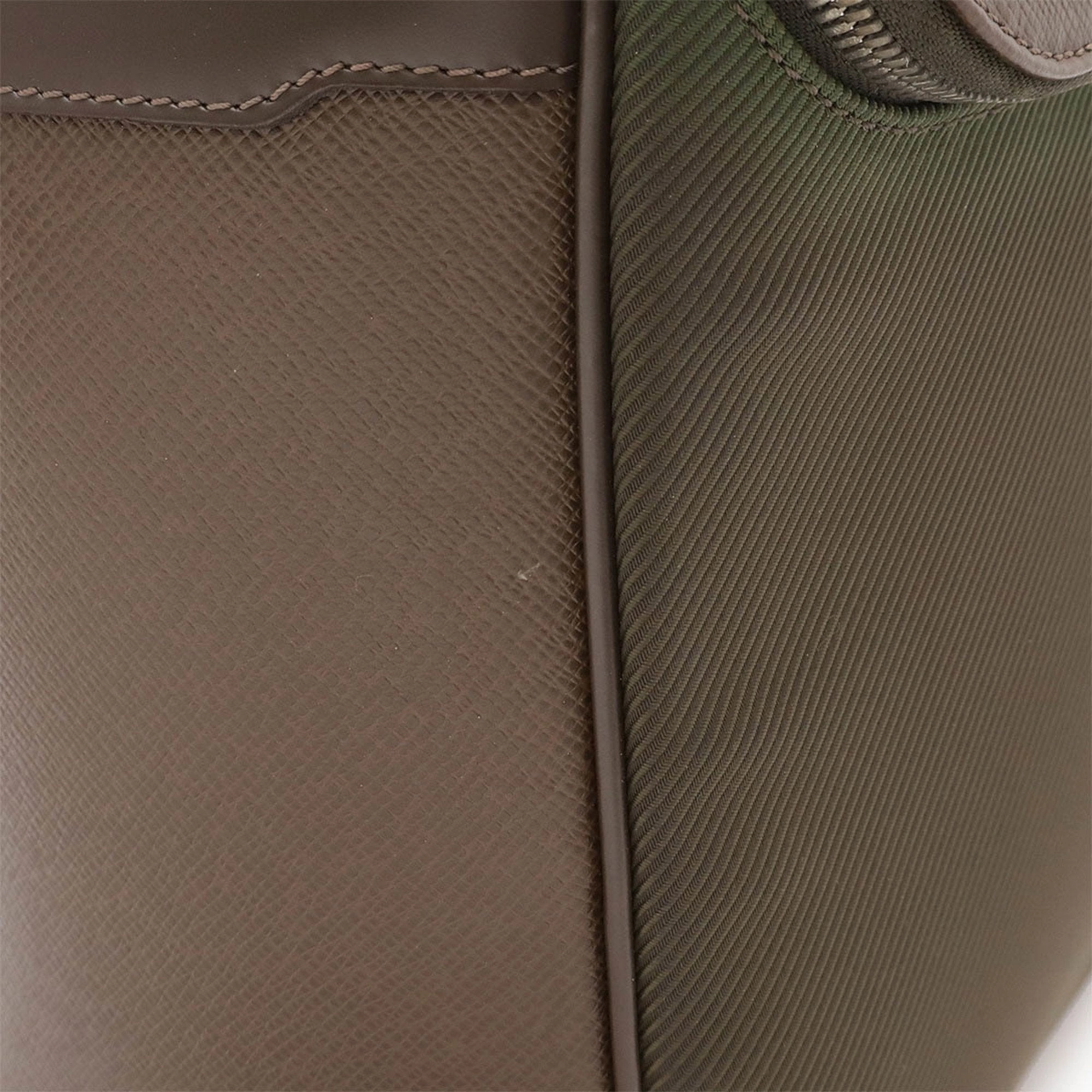 Louis Vuitton Taiga Taiga Leather Nylon Canvas Shoulder Bag (Pre-Owned)