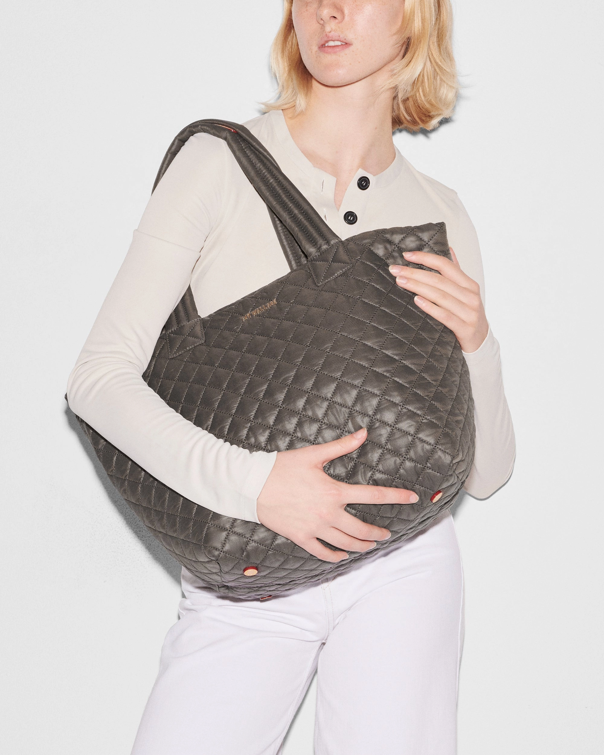 Magnet Medium Metro Tote Deluxe