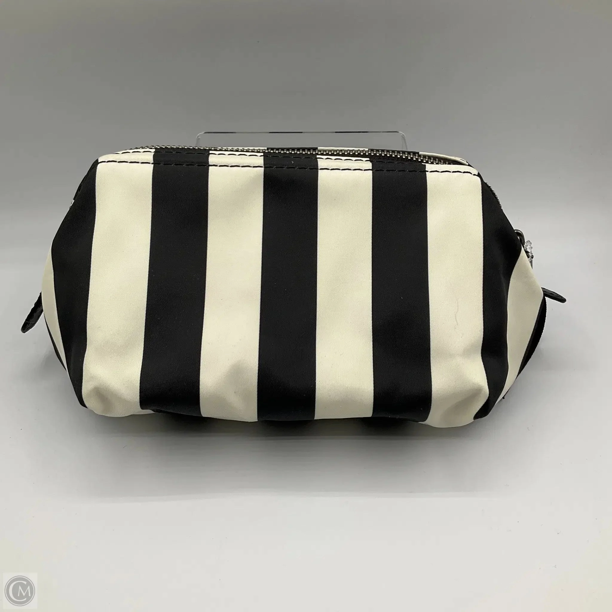 Makeup Bag Luxury Designer By Marc Jacobs, Size: Medium