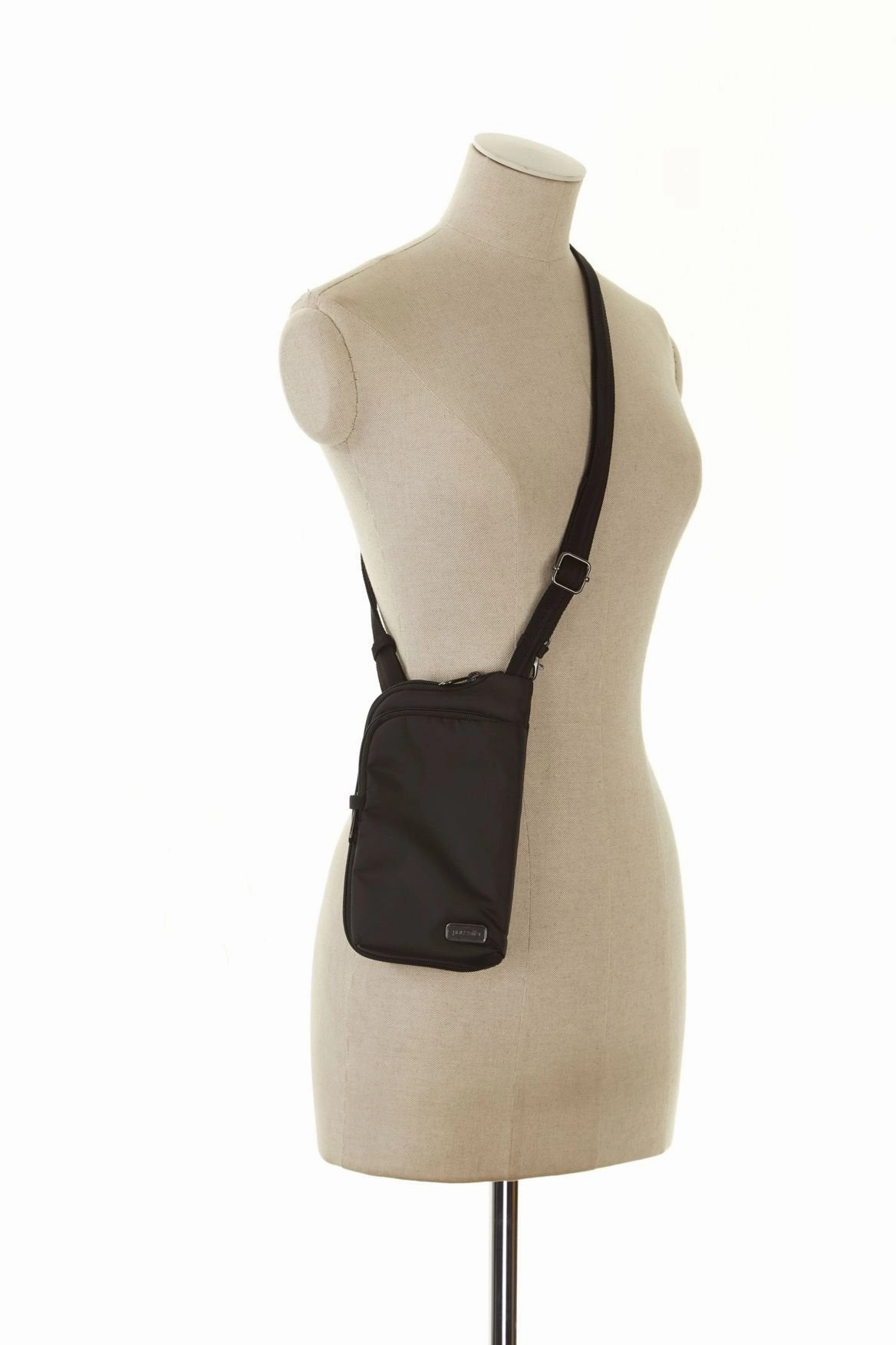 Pacsafe Daysafe Tech Crossbody - Everyday Anti-Theft Tech Crossbody Bag