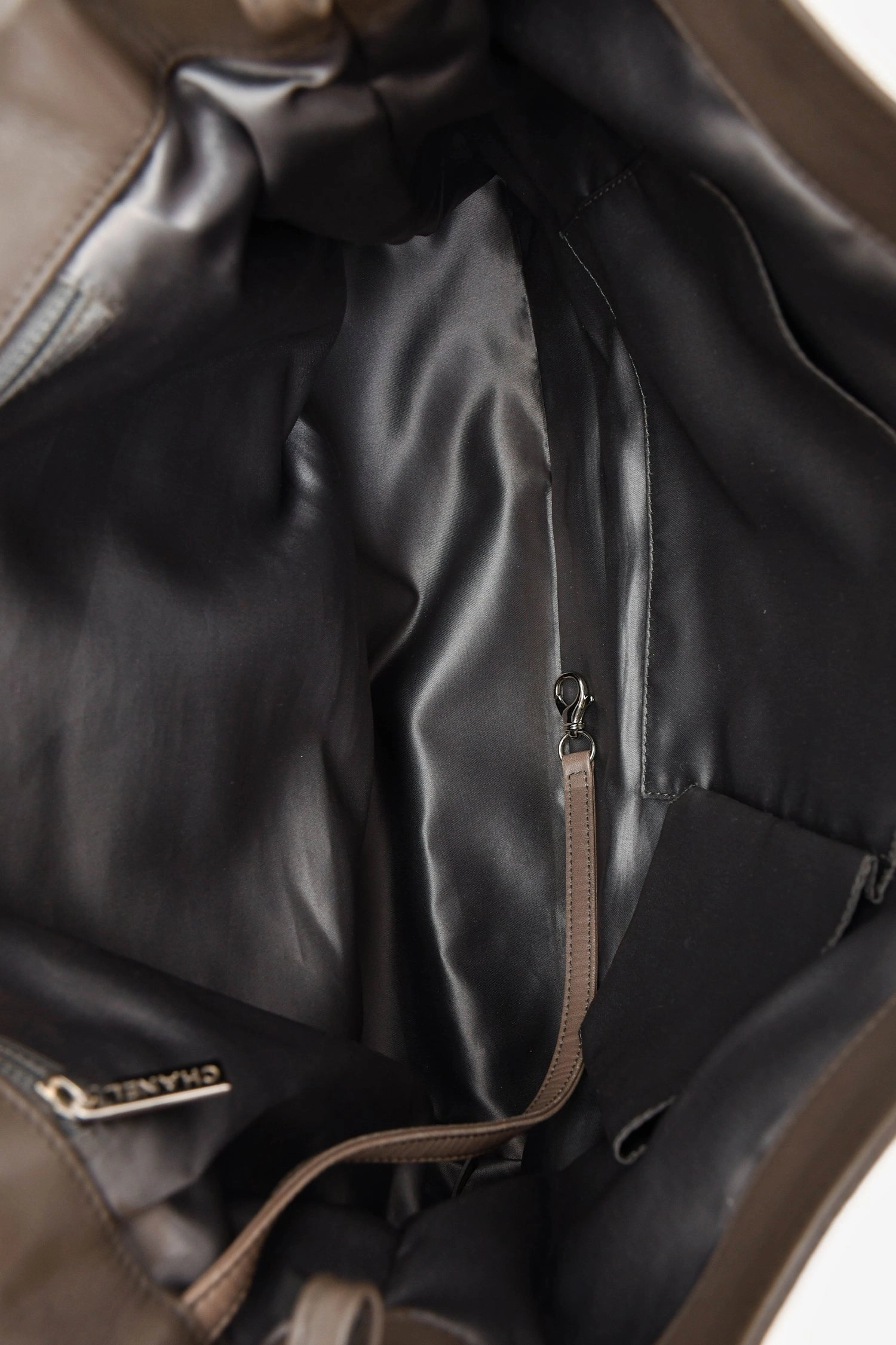 Pre-Loved Chanel 2008-09 Grey Leather Paris London Expandable Flap Bag